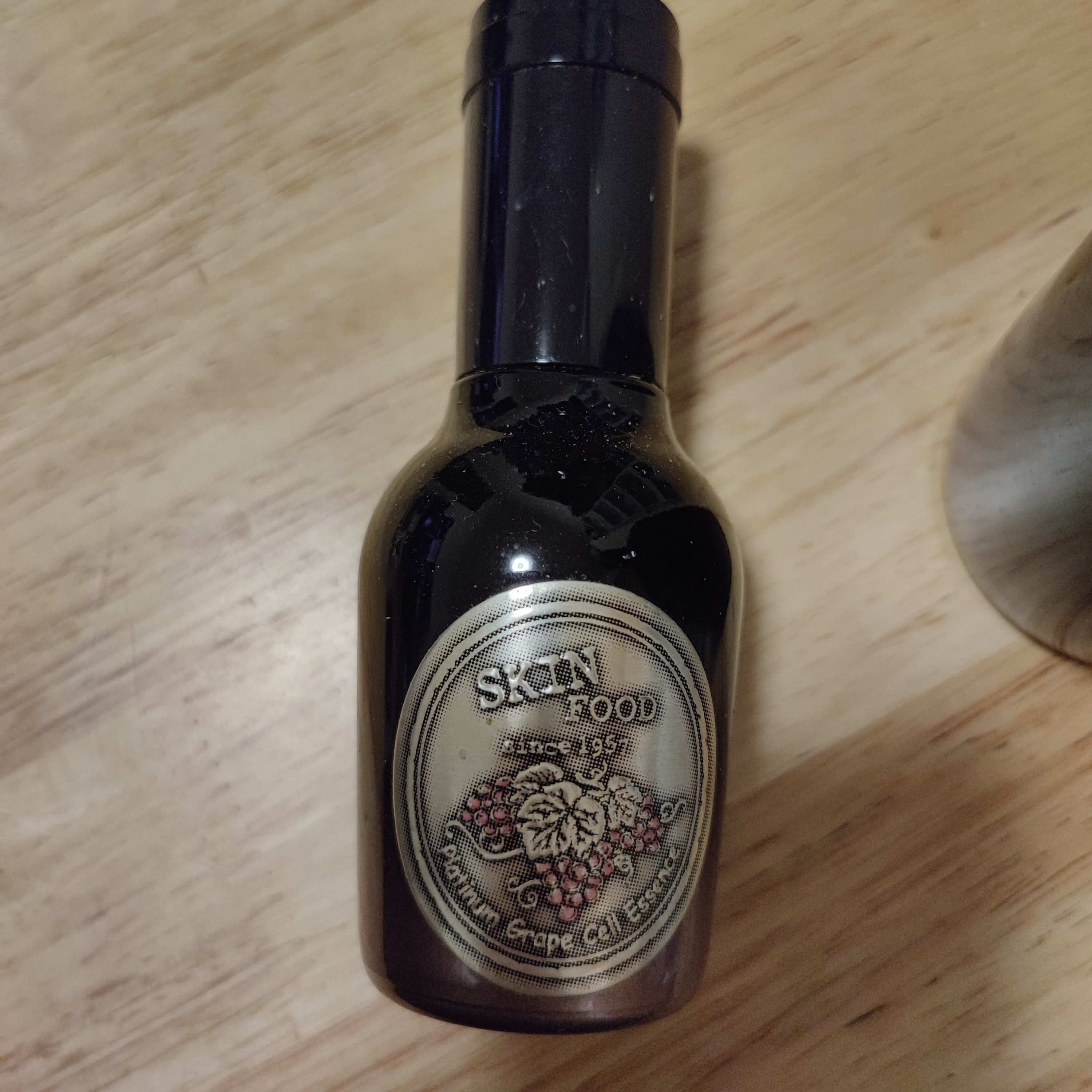 Skinfood 鉑金葡萄基因高效精華 真實評價/實測照片 byChr**** Wu 2