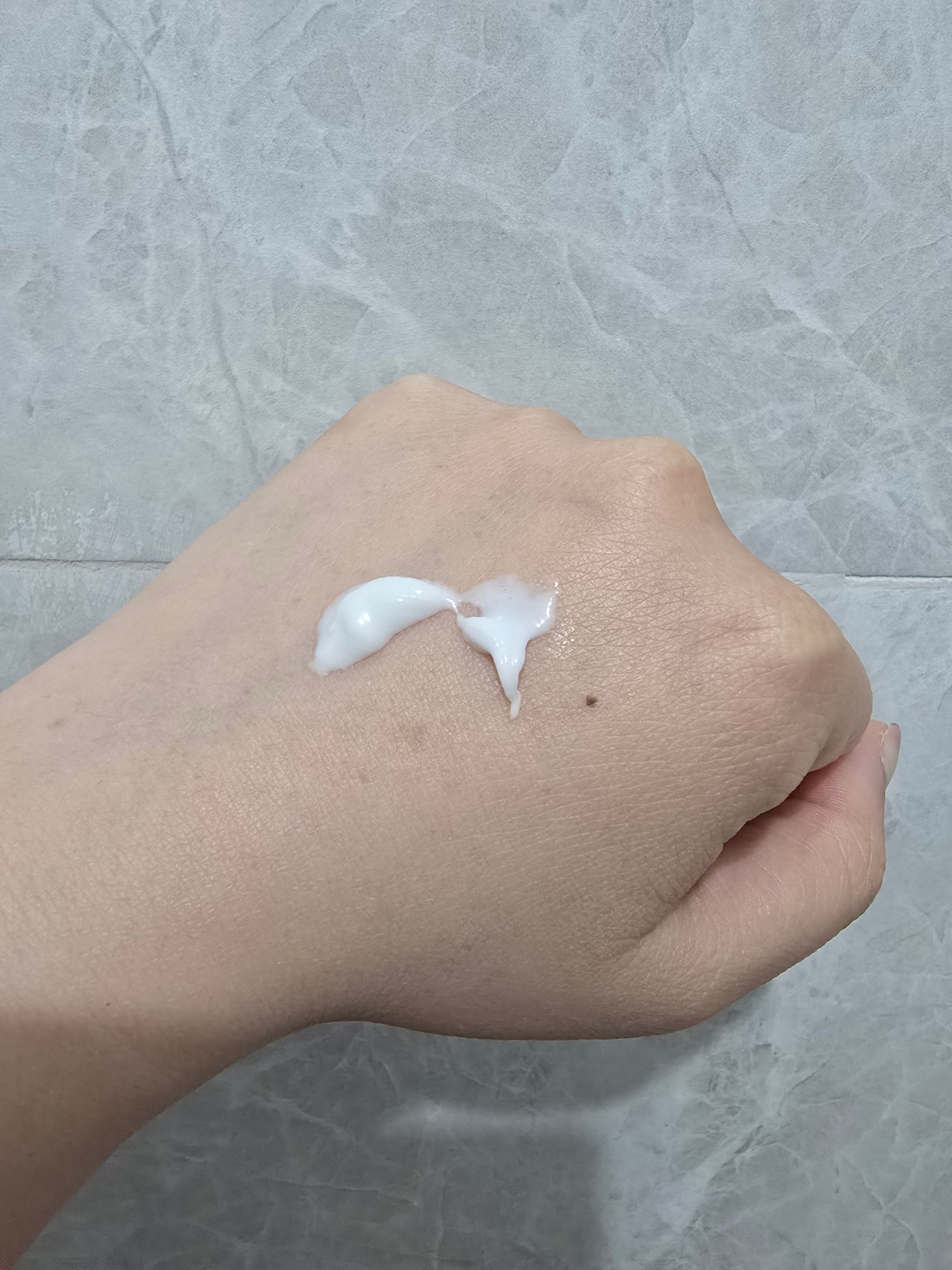 樂敦 Melano CC 維C酵素深層潔面乳 真實評價/用後感 byTi****st 1 樂敦 Melano CC 維C酵素深層潔面乳 真實評價/實測照片 byTi****st 1