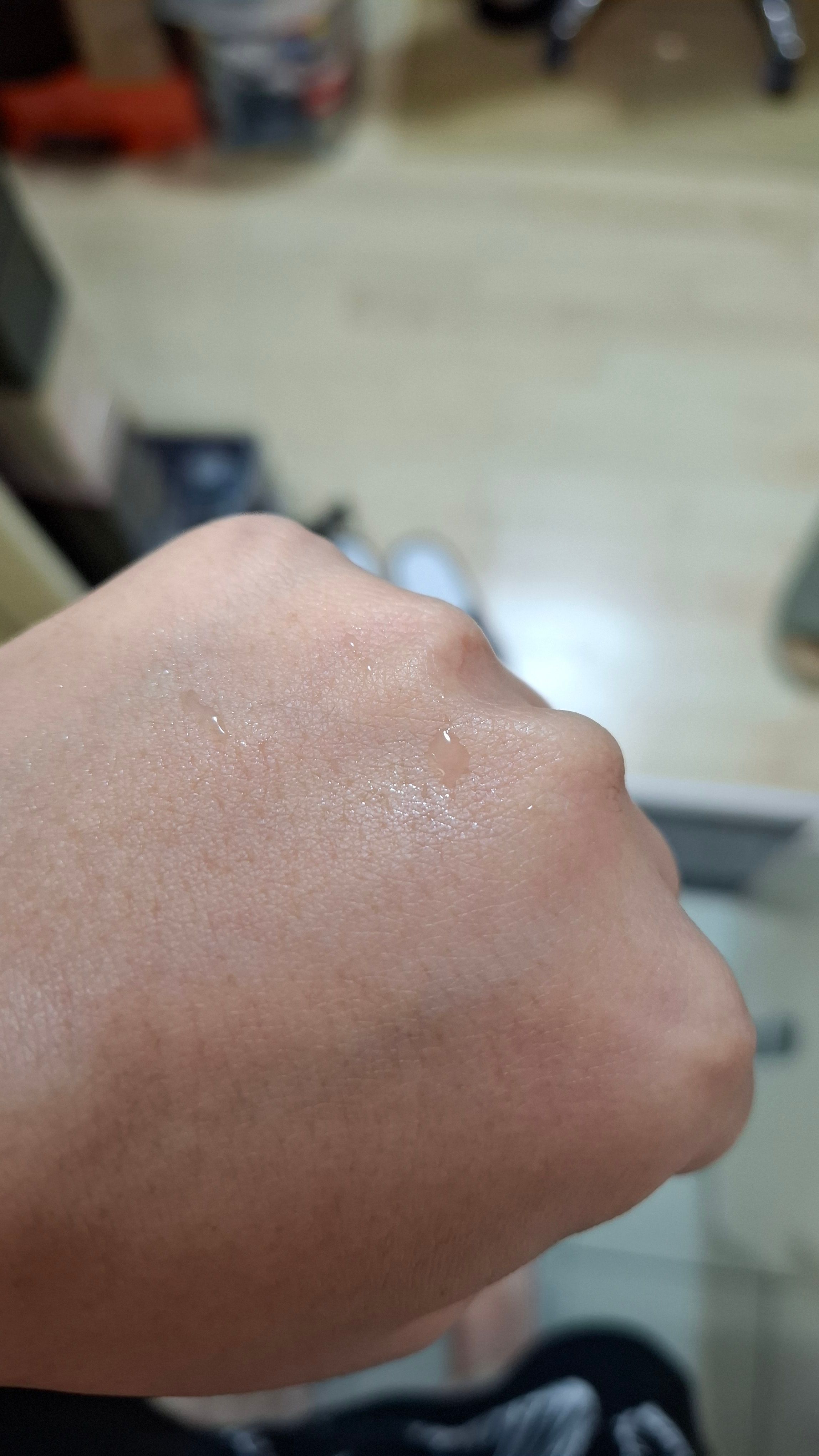 L'Oreal 活力緊緻透明質酸水光瓶保濕精華 真實評價/實測照片 by 1