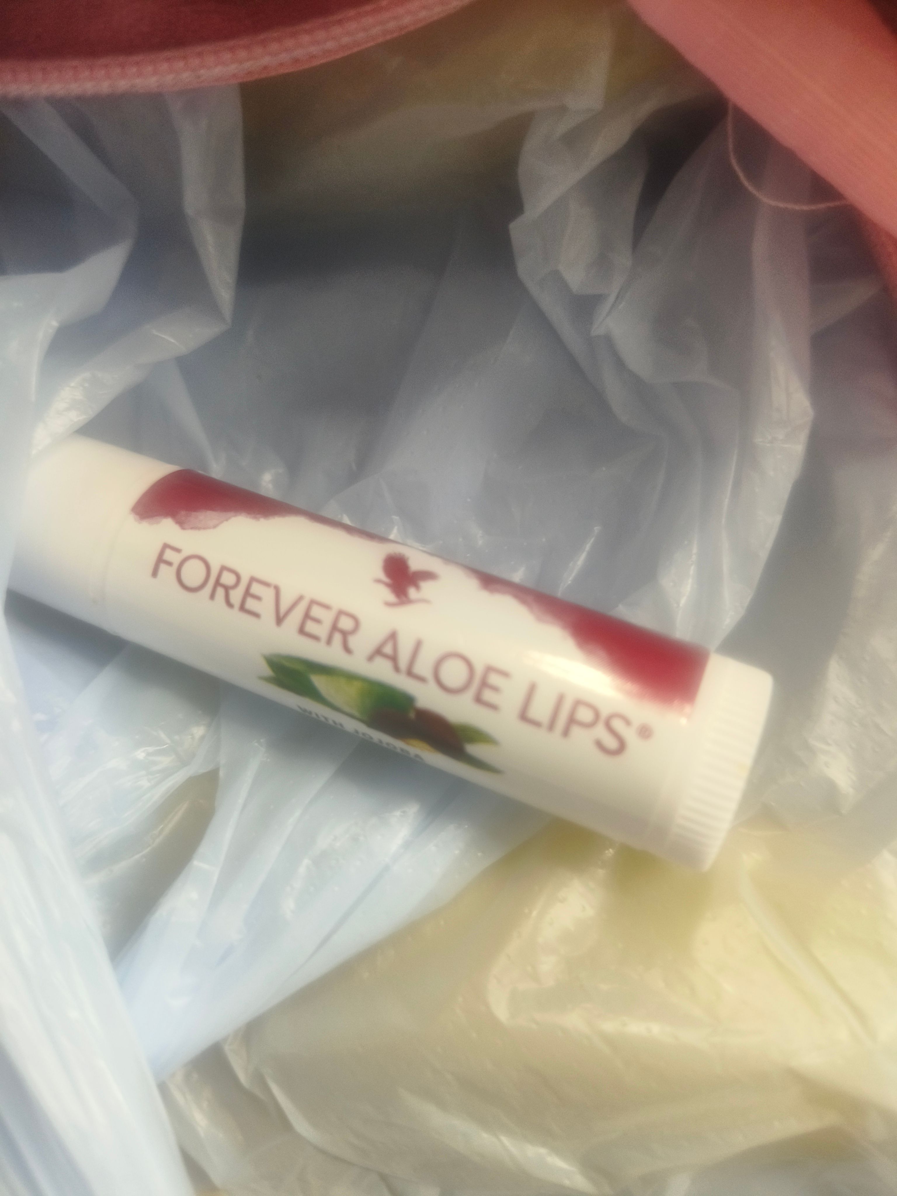 Forever 蘆薈潤唇膏 真實評價/實測照片 byLl**nn 2