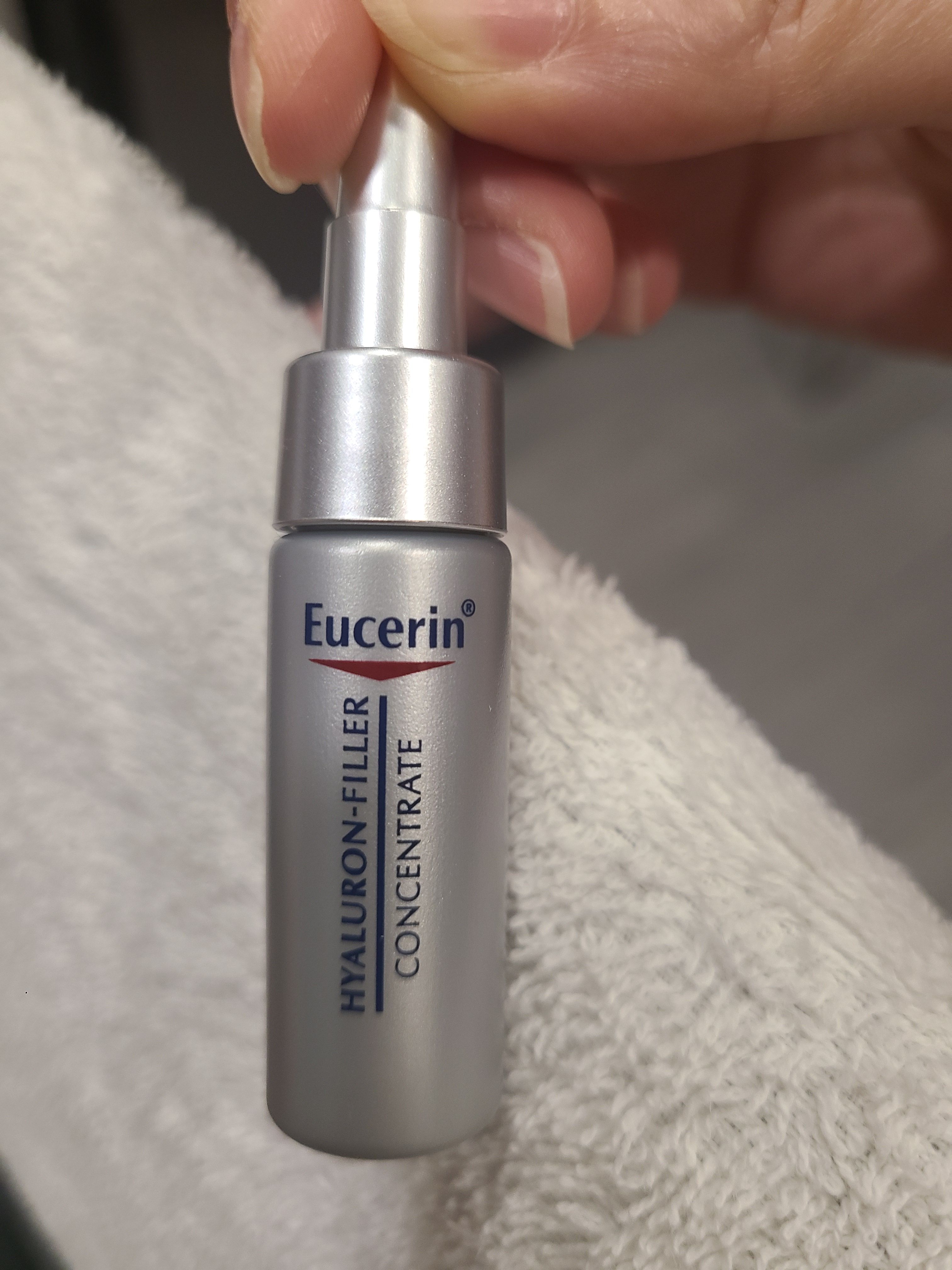 Eucerin 透明質酸緊緻充盈精華素(小銀彈) 真實評價/實測照片 byLin****ana 1