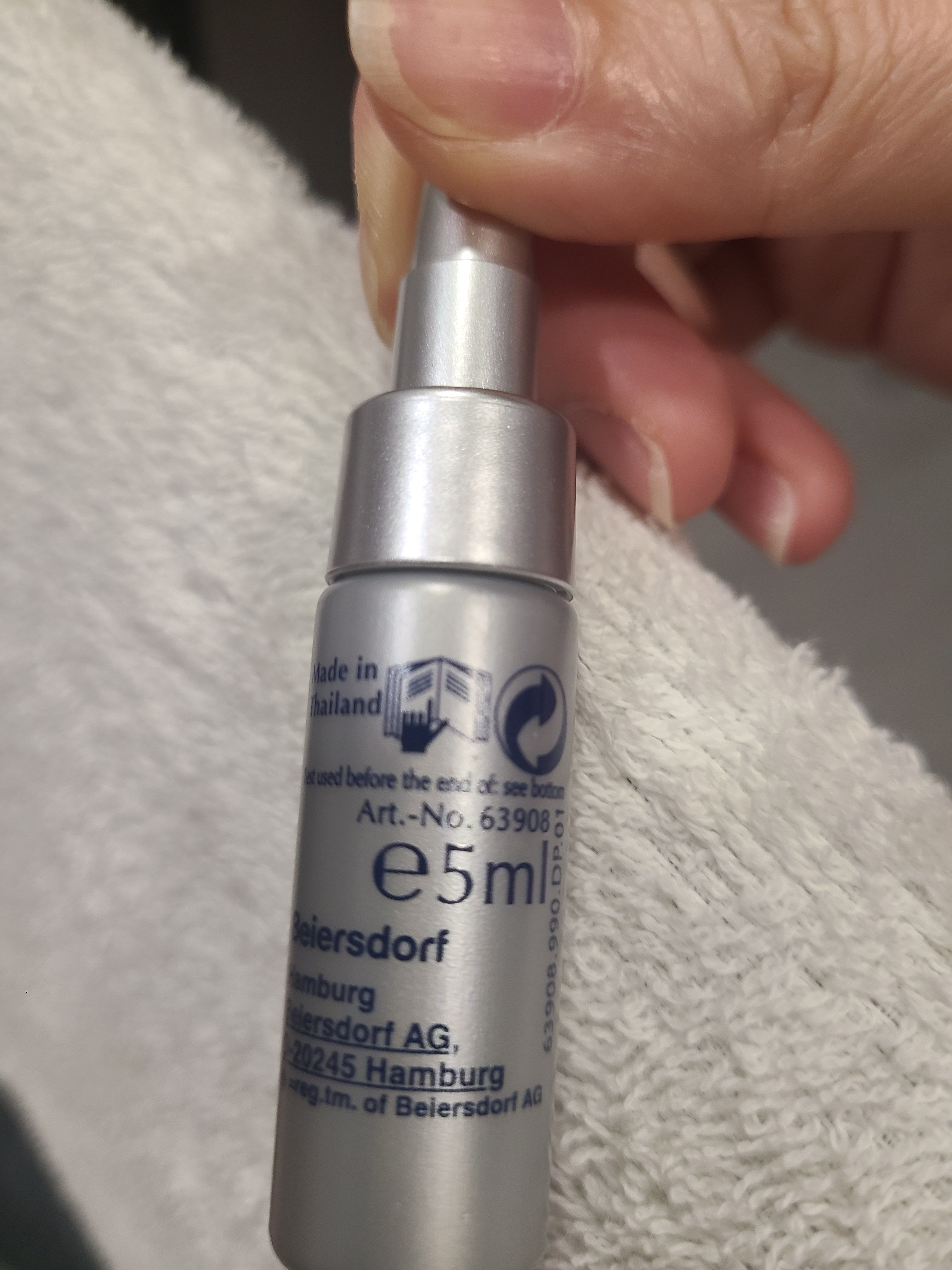 Eucerin 透明質酸緊緻充盈精華素(小銀彈) 真實評價/實測照片 byLin****ana 2