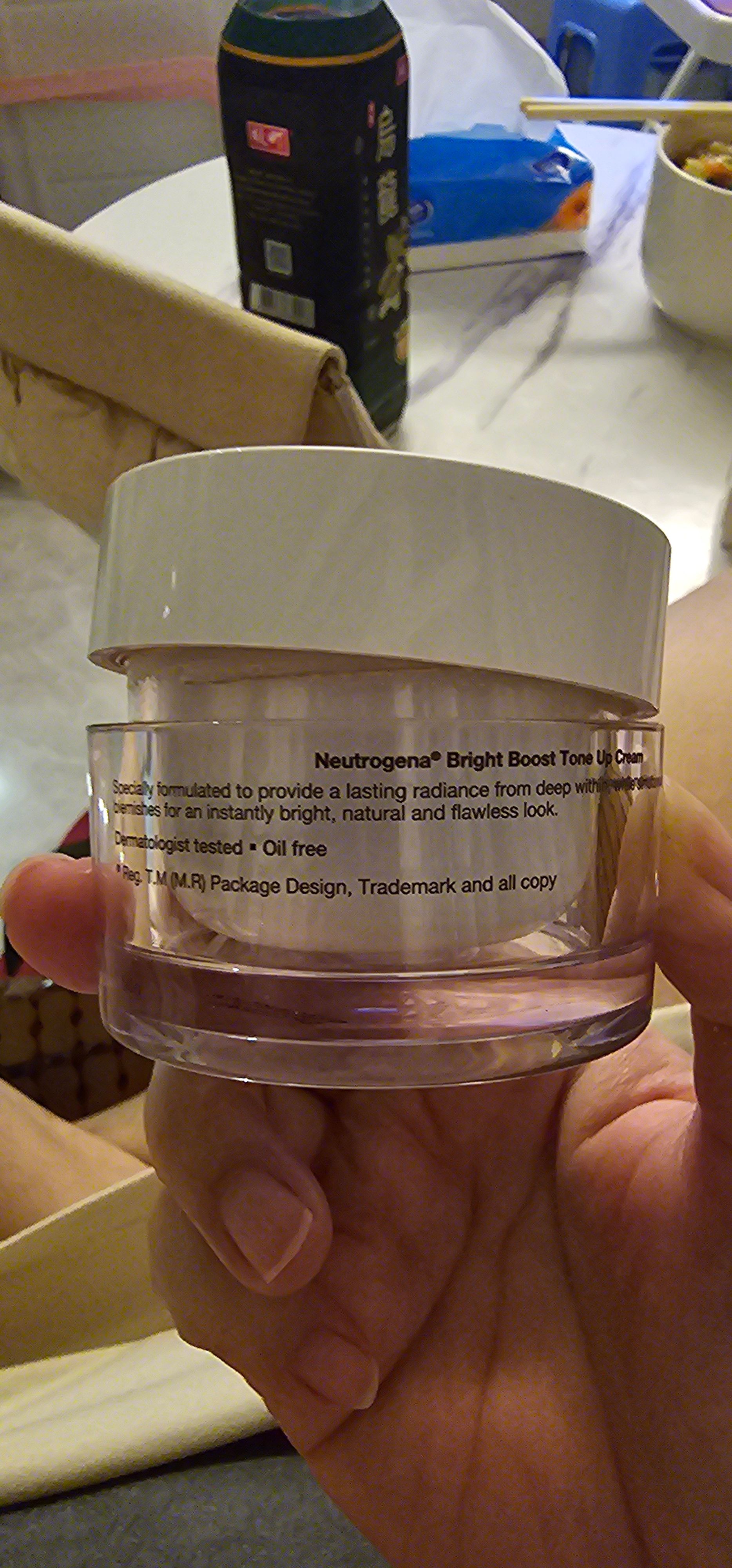 Neutrogena 露得清 細白晶透素顏霜 真實評價/實測照片 byCry**** Li 2