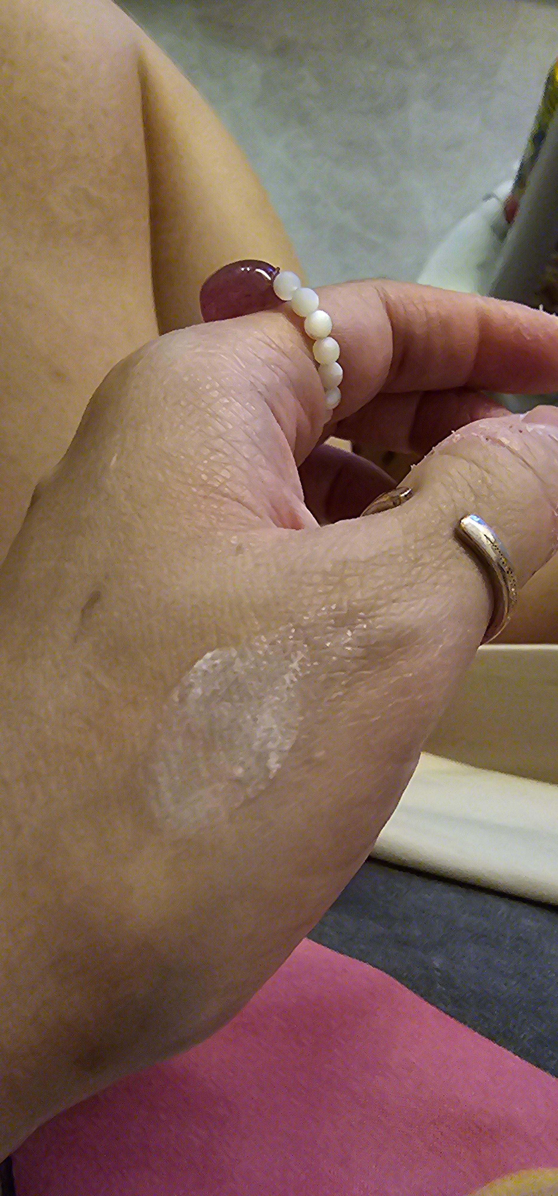 Neutrogena 露得清 細白晶透素顏霜 真實評價/實測照片 byCry**** Li 1