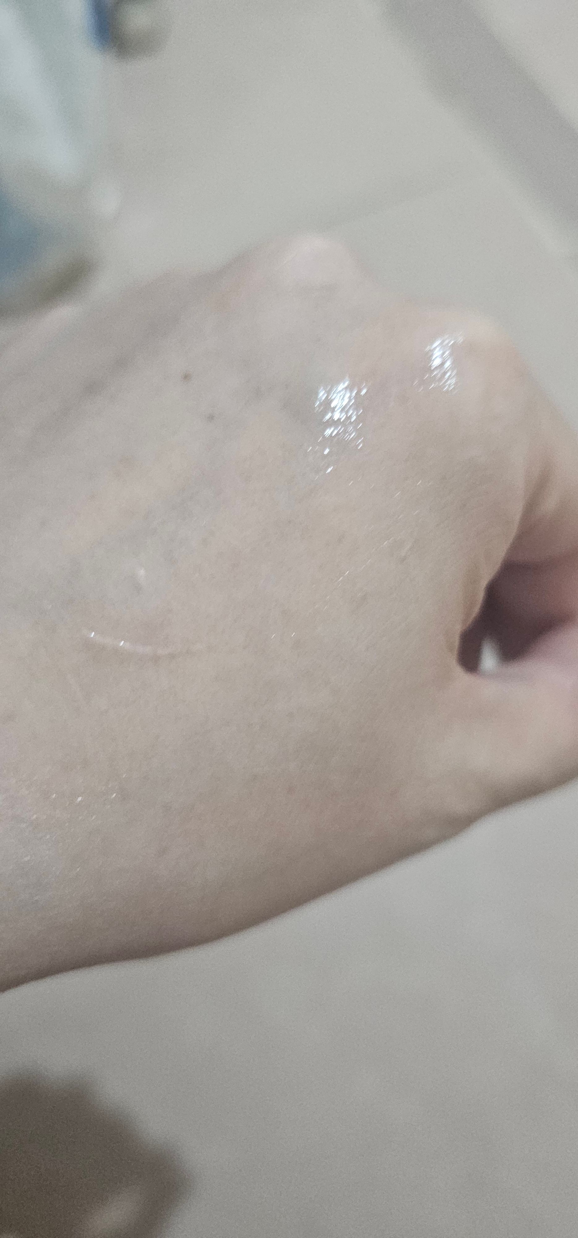樂敦 MELANO CC 美白淡斑維C水凝露 真實評價/實測照片 byCry**** Li 1