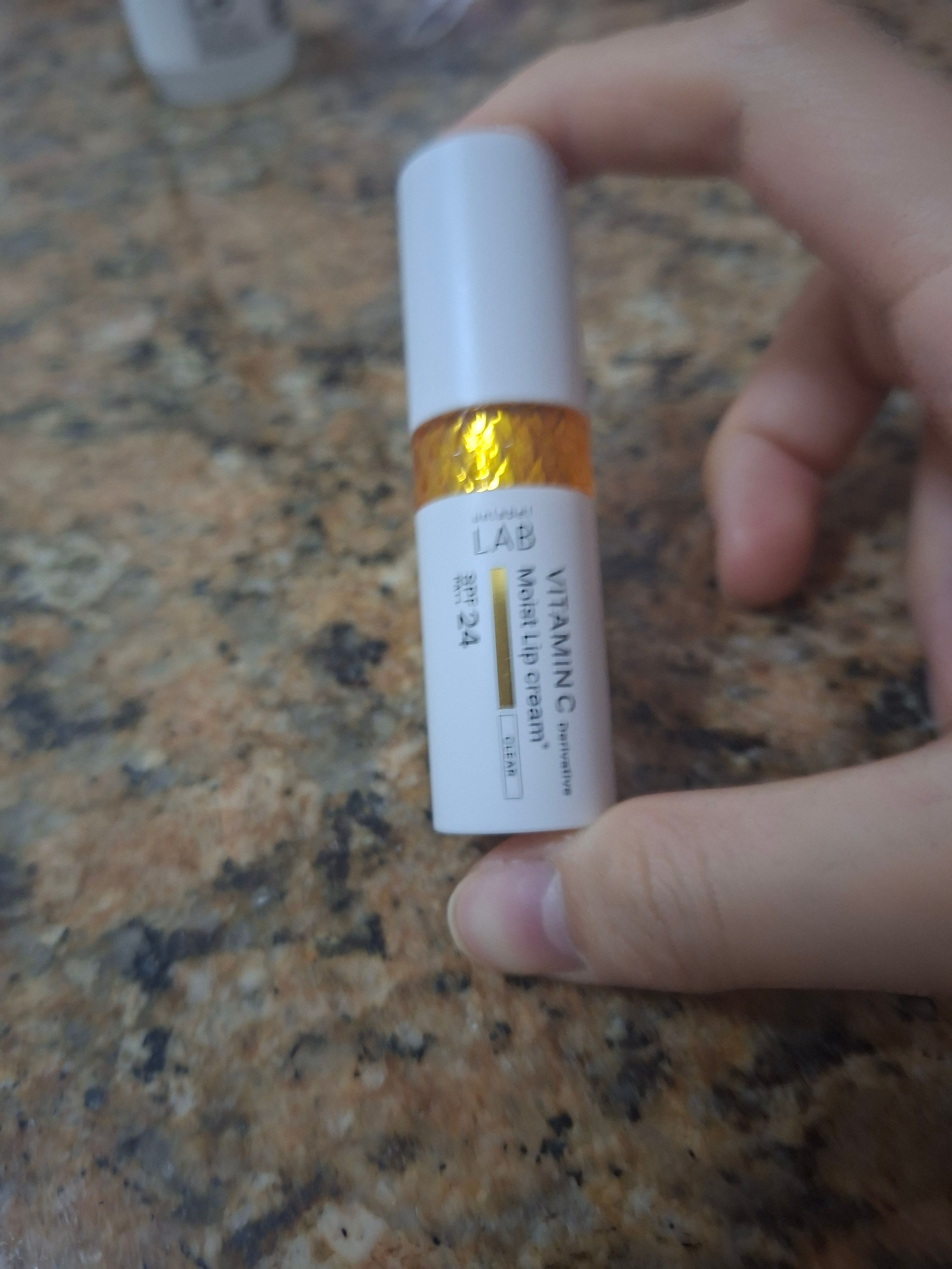 unlabel 維C水潤防曬潤唇膏 真實評價/用後感 byyt.************************com 2 unlabel 維C水潤防曬潤唇膏 真實評價/實測照片 byyt.************************com 2