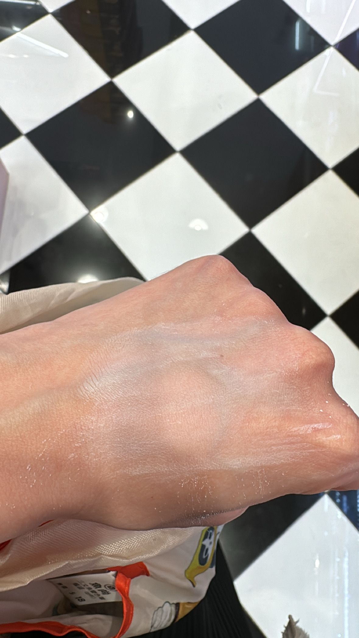 1028 Hold it!超吸油蜜粉餅 真實評價/用後感 byyan****************com 1 1028 Hold it!超吸油蜜粉餅 真實評價/實測照片 byyan****************com 1