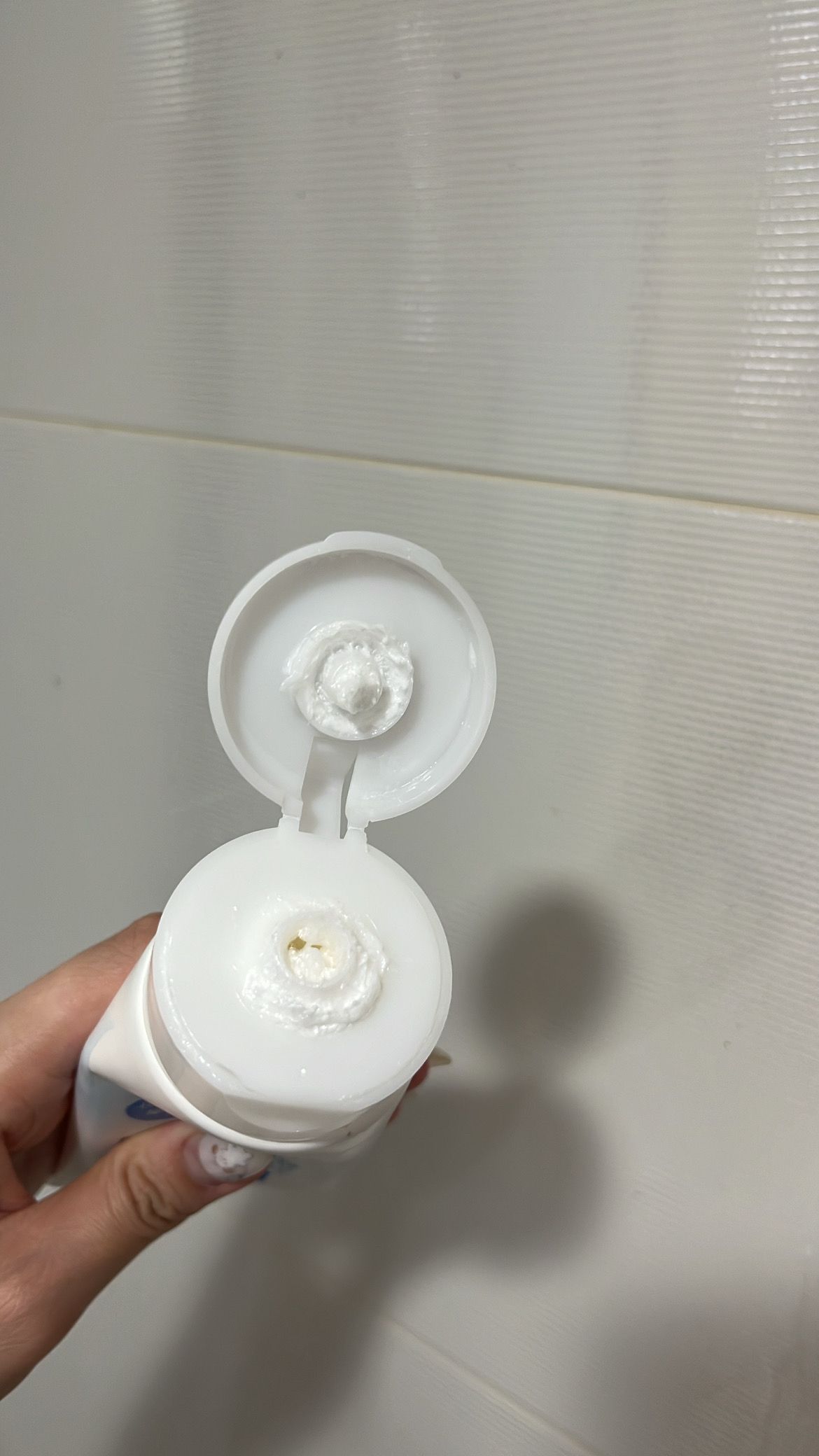 Hada Labo 肌研 卵肌 溫和去角質洗面乳 真實評價/用後感 byE**i 1 Hada Labo 肌研 卵肌 溫和去角質洗面乳 真實評價/實測照片 byE**i 1