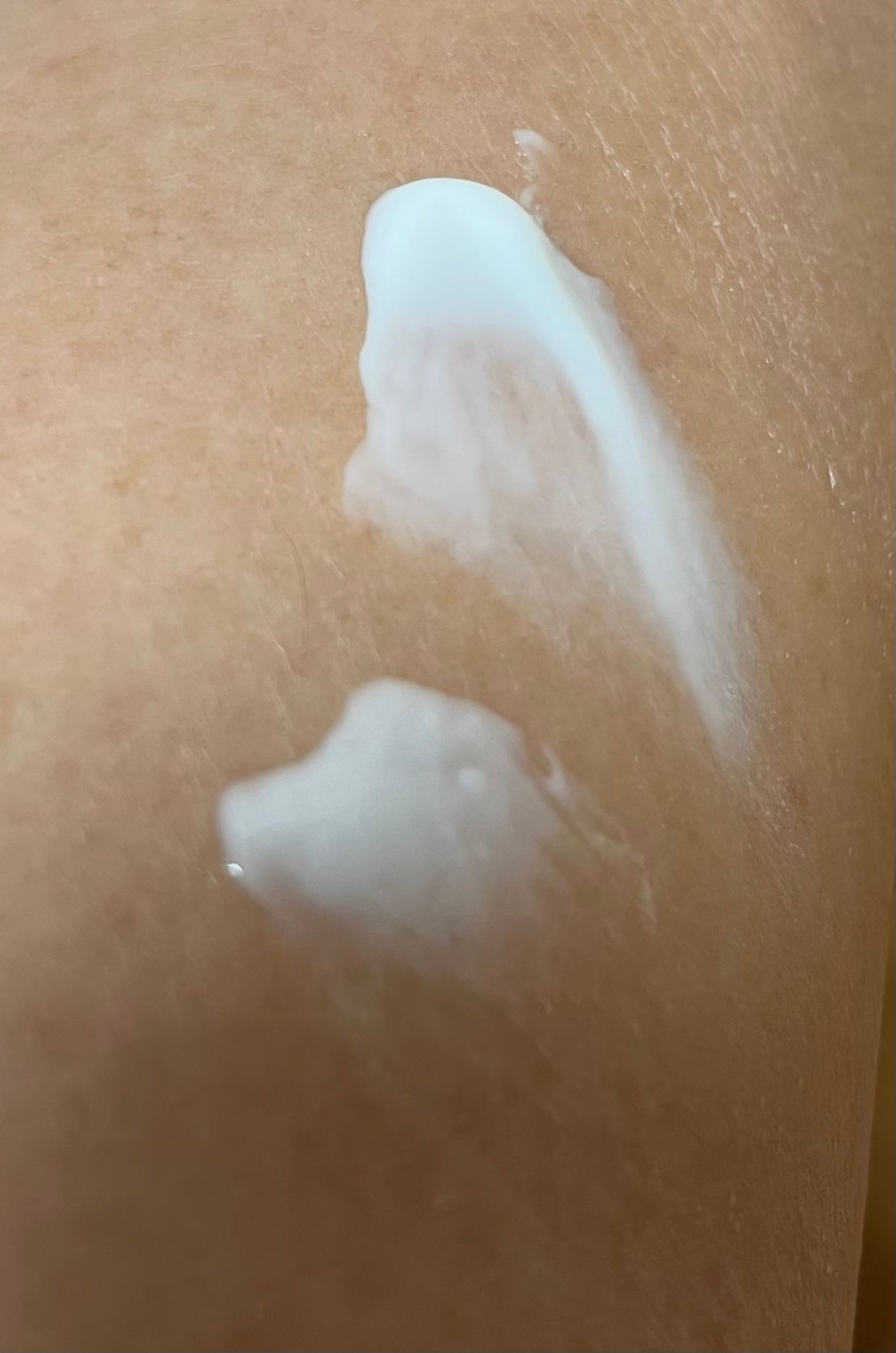 Nivea 潤膚霜(小藍罐) 真實評價/用後感 byHK ******ter 1 Nivea 潤膚霜(小藍罐) 真實評價/實測照片 byHK ******ter 1