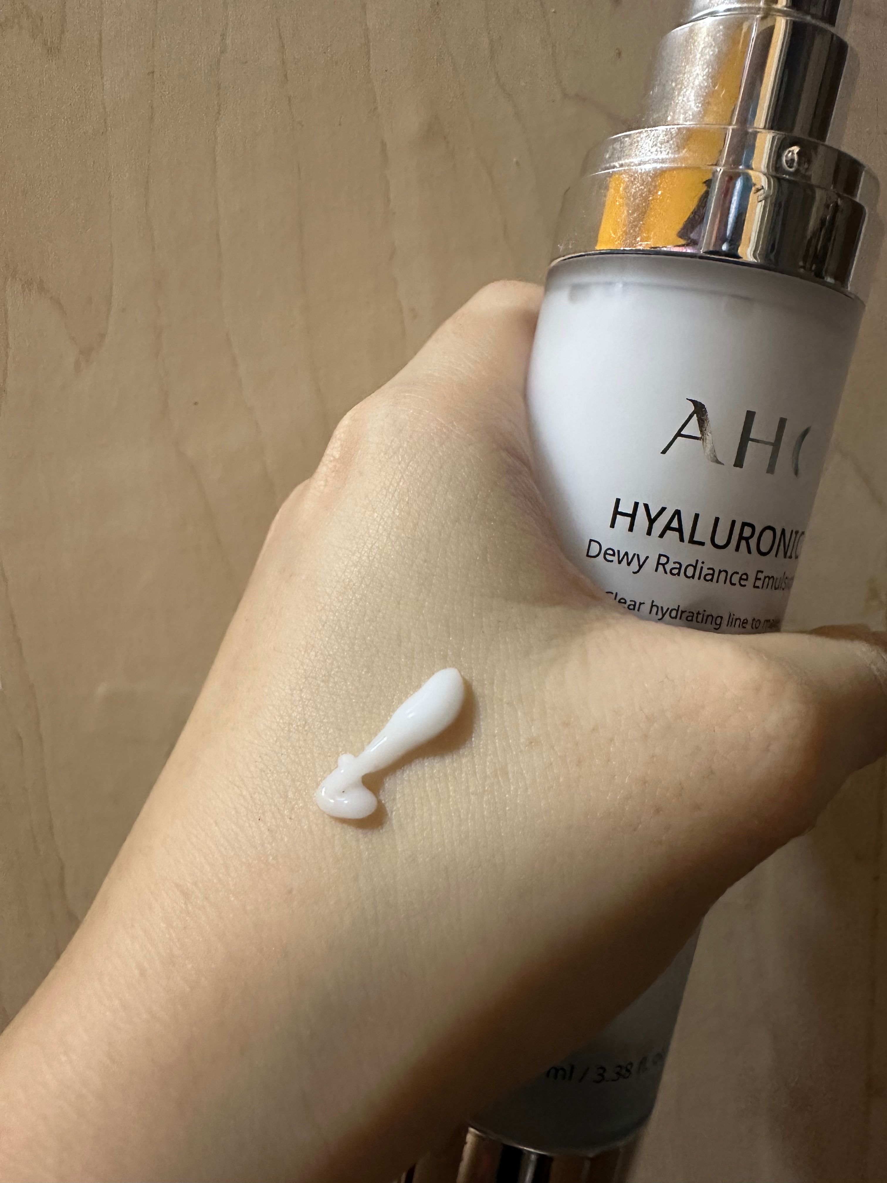 AHC 玻尿酸補水透亮乳液 HYALURONIC Dewy Radiance Emulsion 真實評價/實測照片 byCry******ong 1