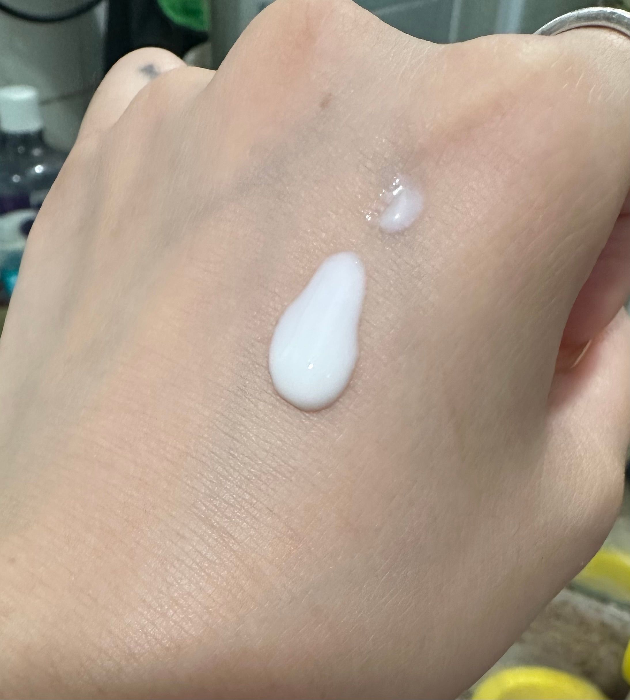 Olay 水感透白光曜精華 (水光小白瓶) 真實評價/用後感 byla****ki 1 Olay 水感透白光曜精華 (水光小白瓶) 真實評價/實測照片 byla****ki 1