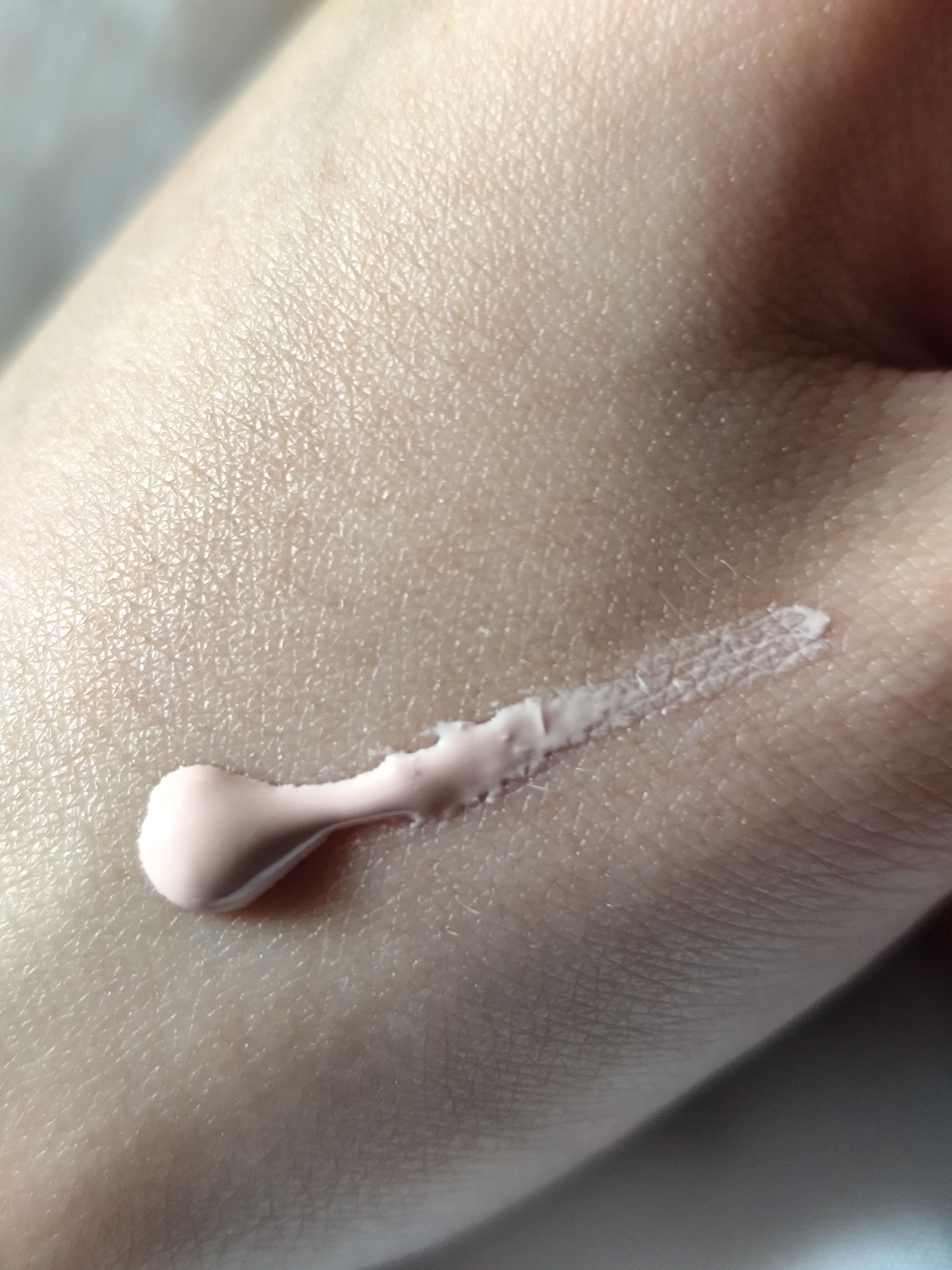 Chanel LE BLANC 珍珠光采防曬妝前乳SPF 40 / PA+++ 真實評價/實測照片 byLem*************ger 1