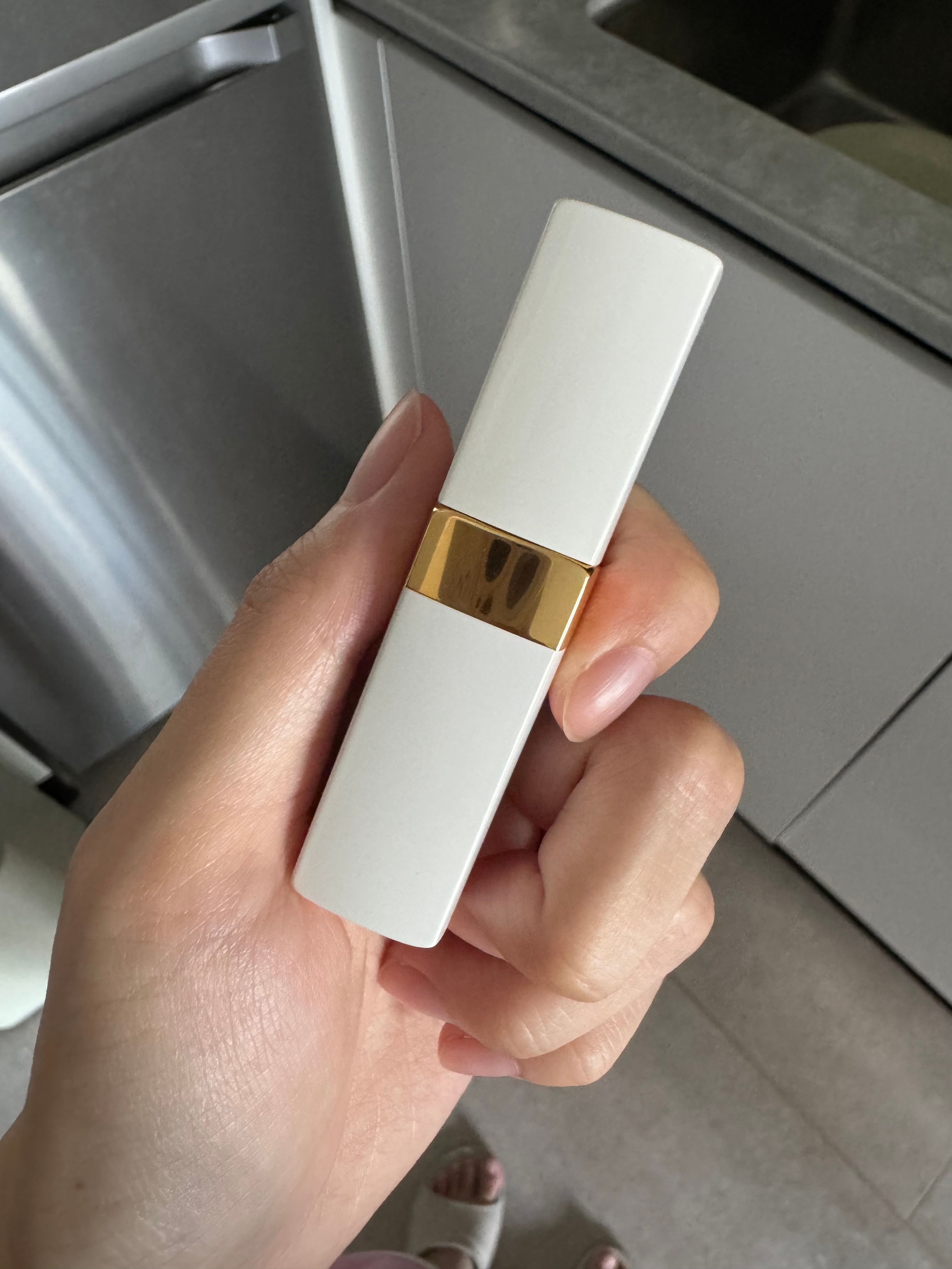 Chanel 水凝修護緞光護唇膏 真實評價/實測照片 byRu**cc 2