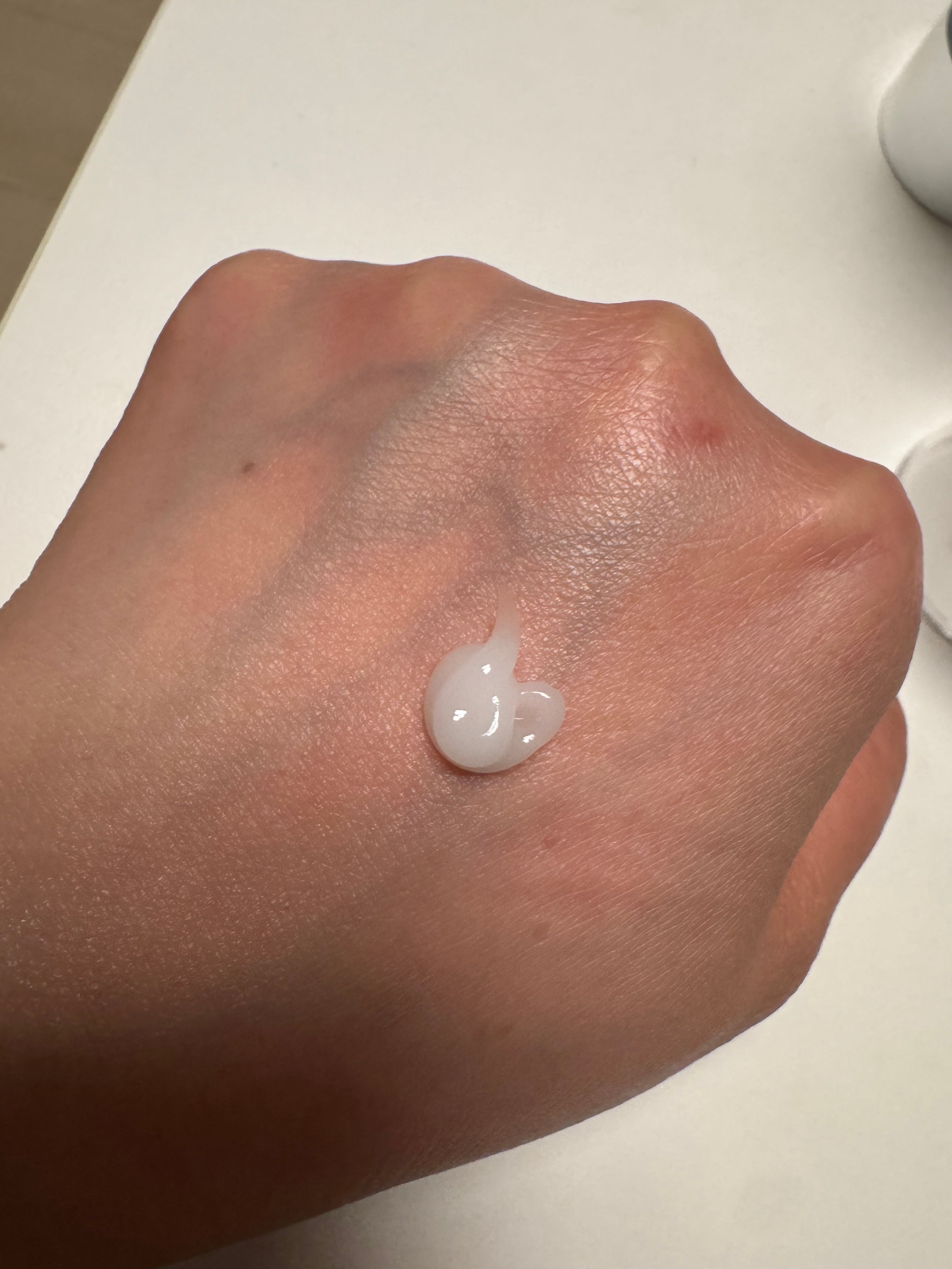 AHC 玻尿酸補水透亮乳液 HYALURONIC Dewy Radiance Emulsion 真實評價/實測照片 bykla************com 3