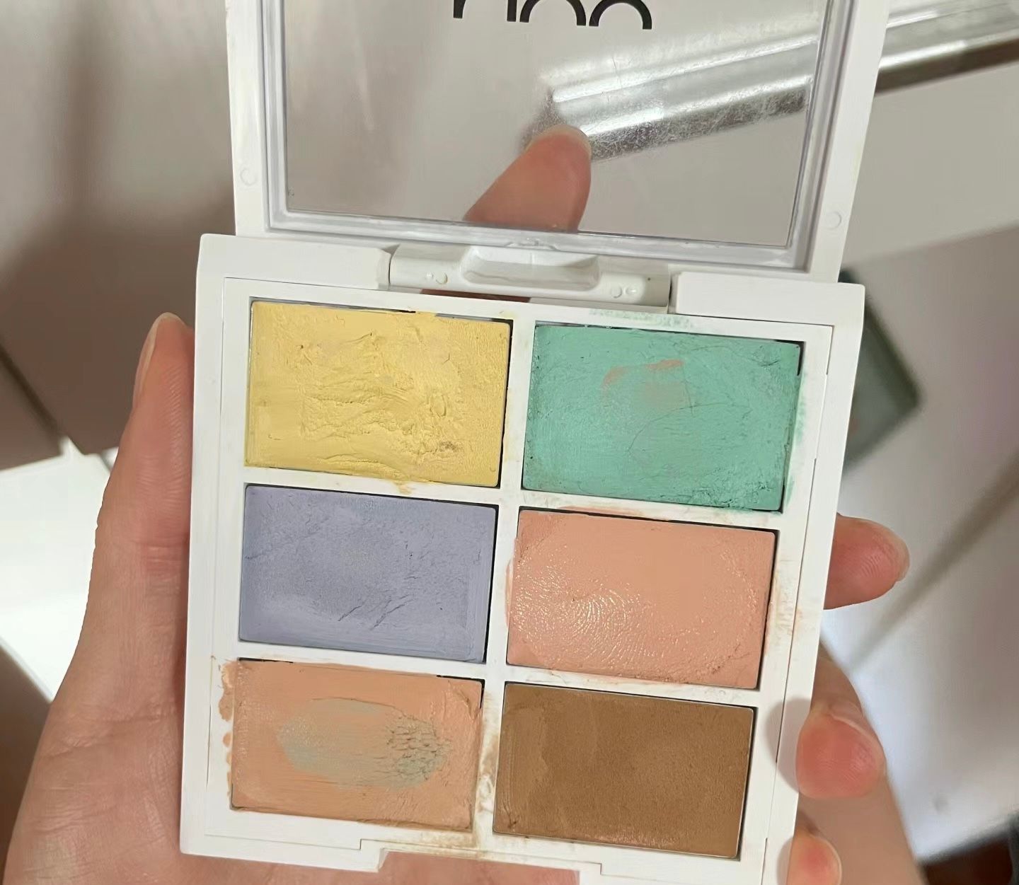 NYX 完美無暇六色遮瑕盤 真實評價/用後感 byfan******************com 1 NYX 完美無暇六色遮瑕盤 真實評價/實測照片 byfan******************com 1