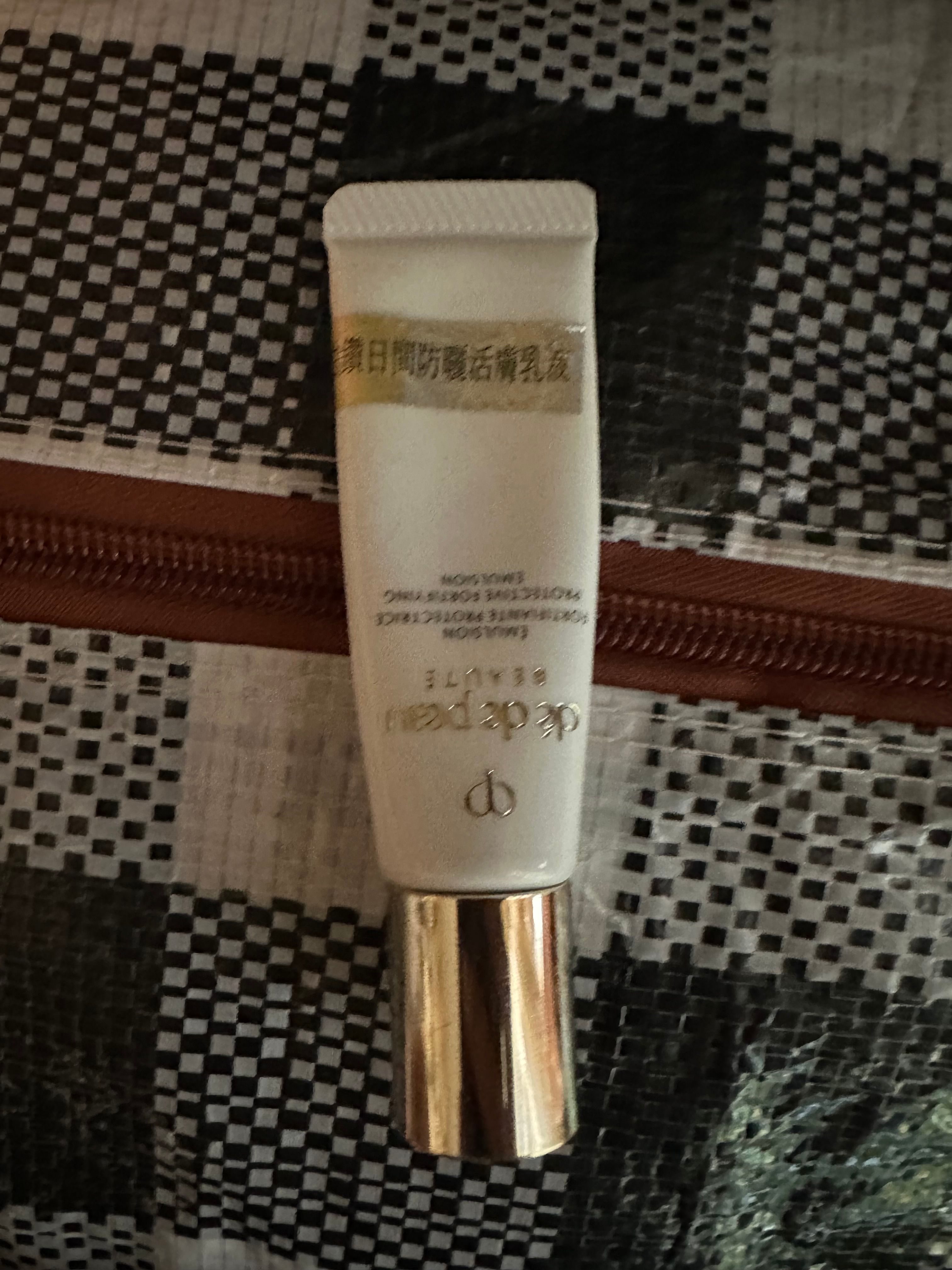 Cle De Peau 鉑鑽日間防曬活膚乳液 SPF25 PA+++ 真實評價/實測照片 byHaz****ong 1