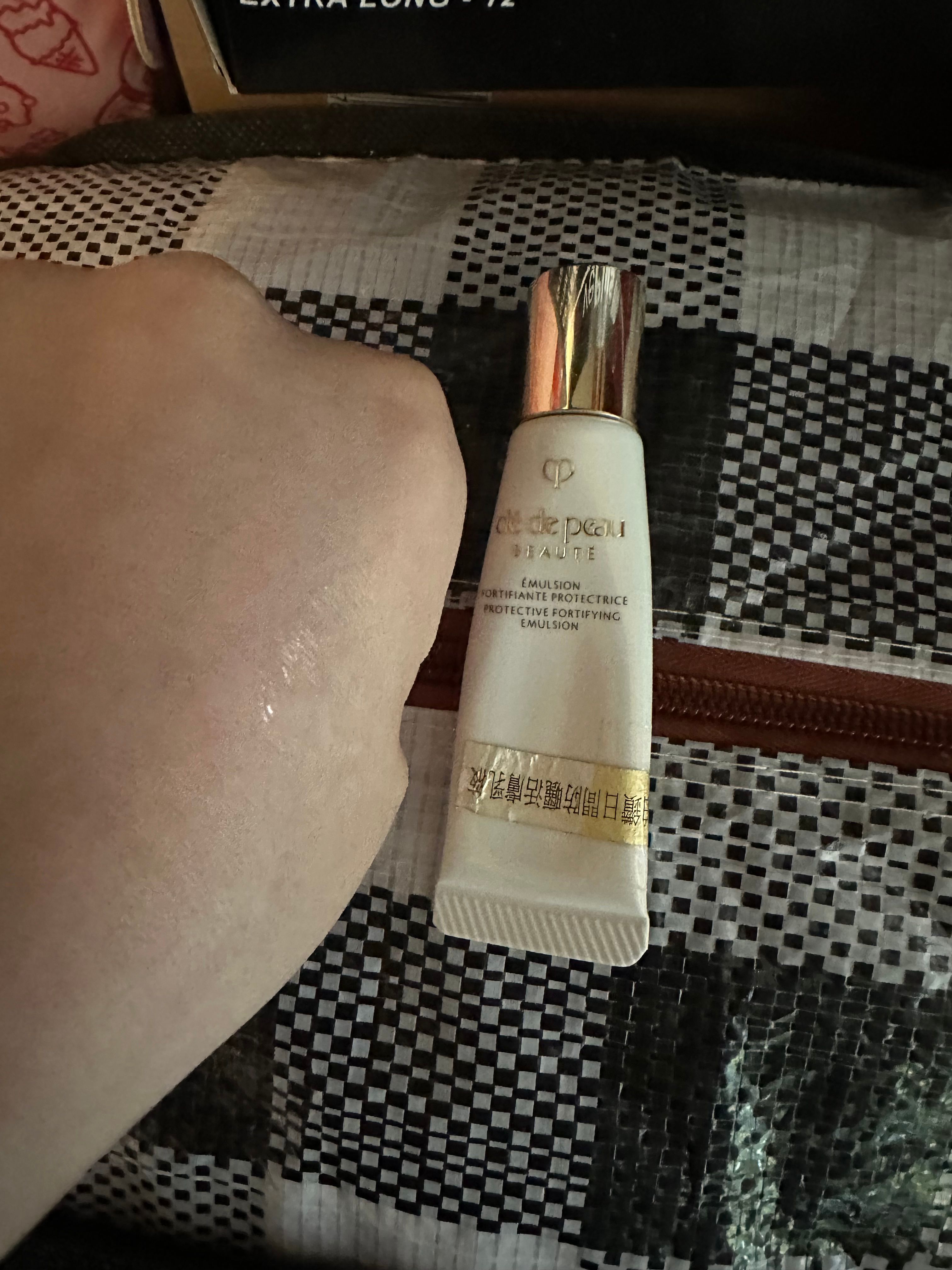 Cle De Peau 鉑鑽日間防曬活膚乳液 SPF25 PA+++ 真實評價/實測照片 byHaz****ong 1