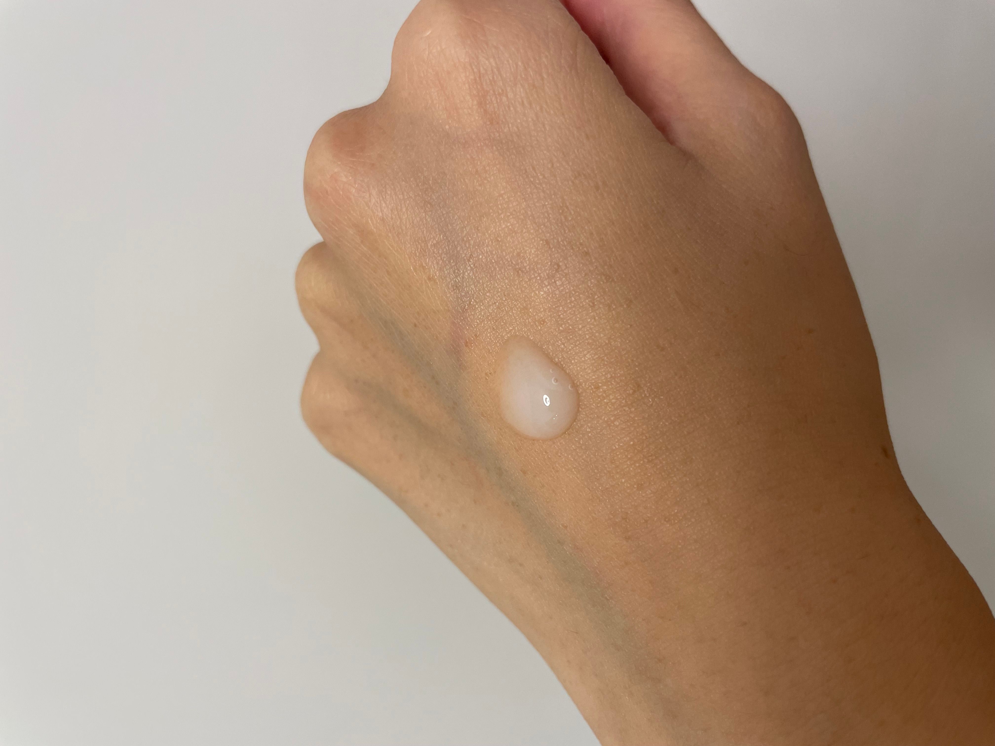 Hada Labo 肌研 白潤浸透美白精華 真實評價/用後感 byBl****ng 1 Hada Labo 肌研 白潤浸透美白精華 真實評價/實測照片 byBl****ng 1