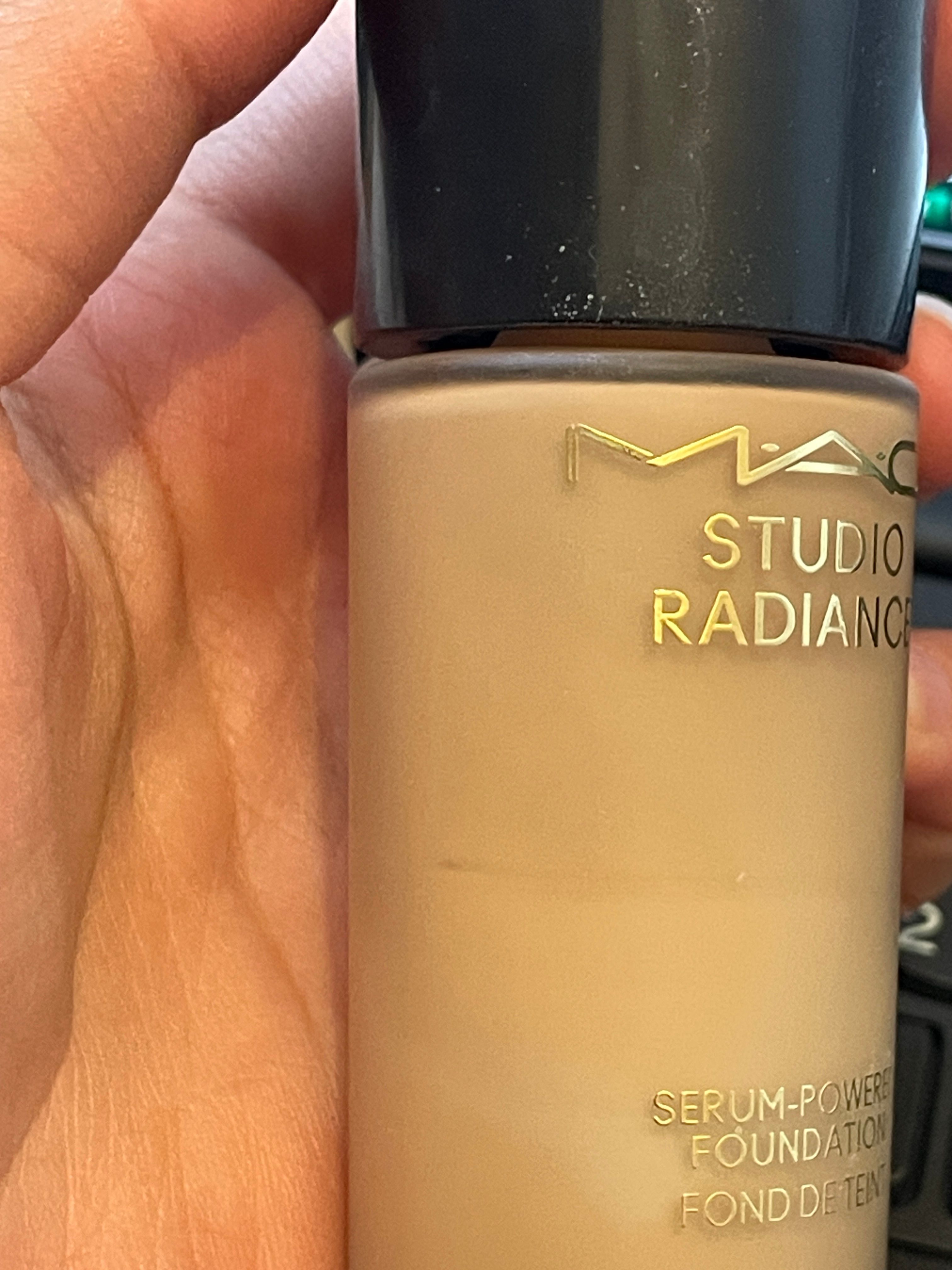 MAC Cosmetics 亮肌輕透精華粉底 真實評價/用後感 byhel********************.hk 1 MAC Cosmetics 亮肌輕透精華粉底 真實評價/實測照片 byhel********************.hk 1