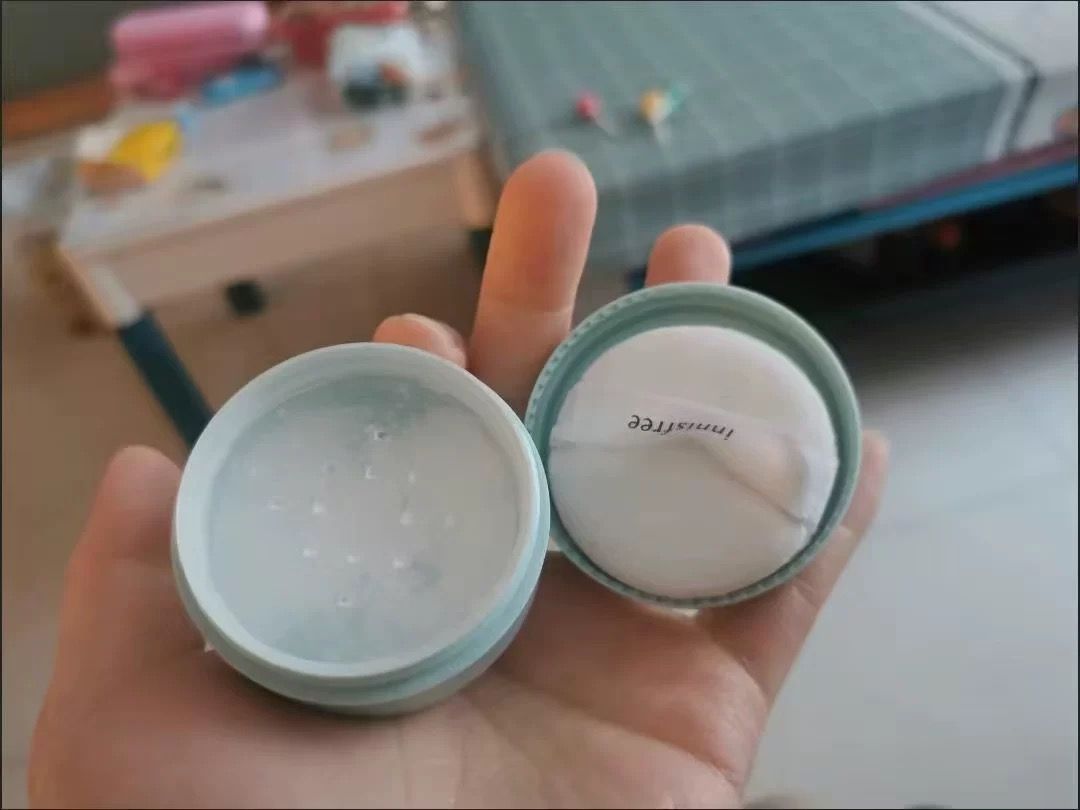Innisfree 控油礦物質散粉 真實評價/用後感 byheb**************com 1 Innisfree 控油礦物質散粉 真實評價/實測照片 byheb**************com 1