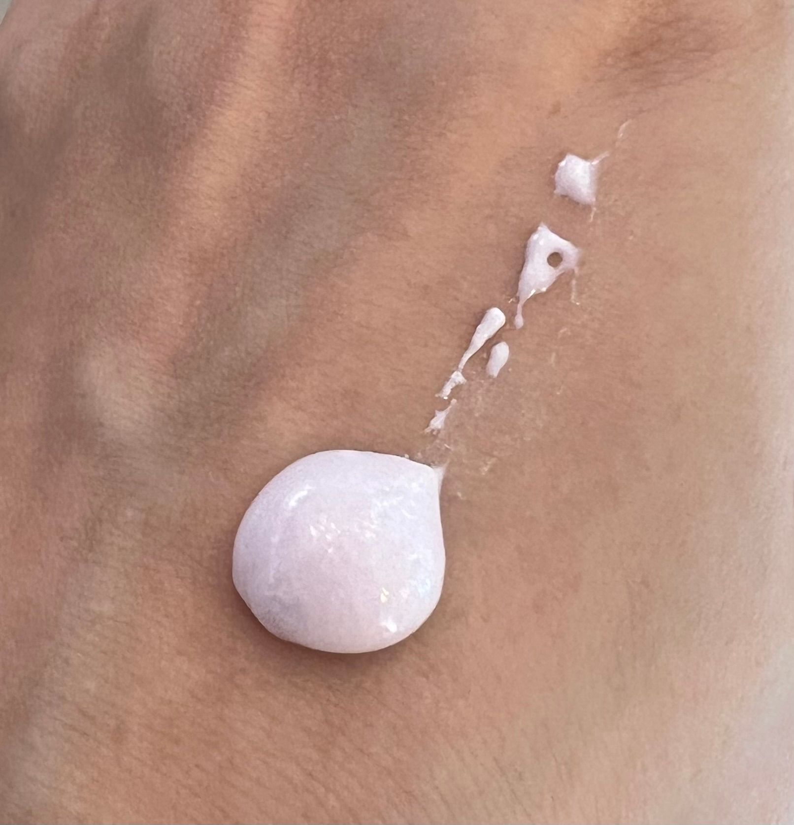 Biore 碧柔極水感3D提亮防曬液 真實評價/實測照片 byPo***he 1