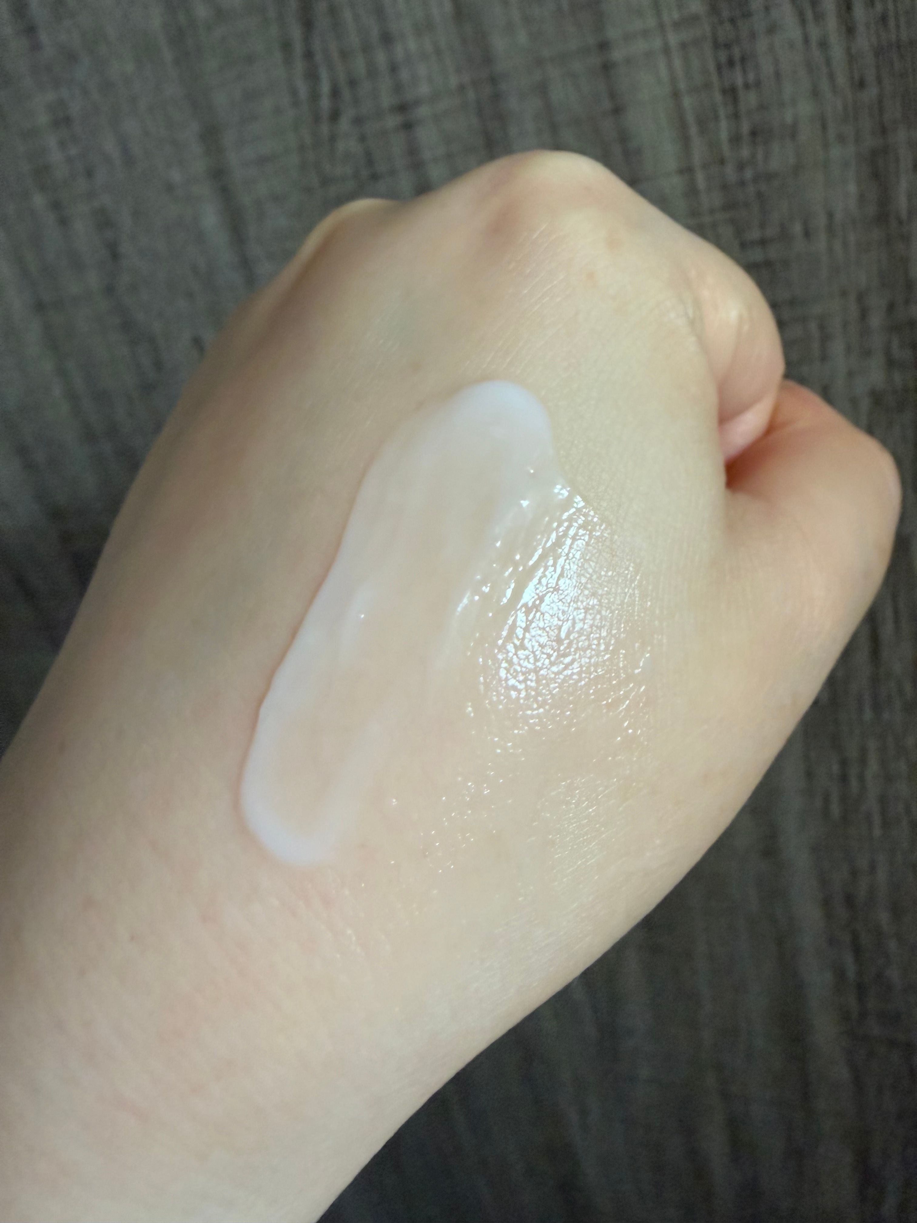 AHC 醫美科研水光導入玻尿酸全臉眼霜 真實評價/用後感 bybel****************com 2 AHC 醫美科研水光導入玻尿酸全臉眼霜 真實評價/實測照片 bybel****************com 2