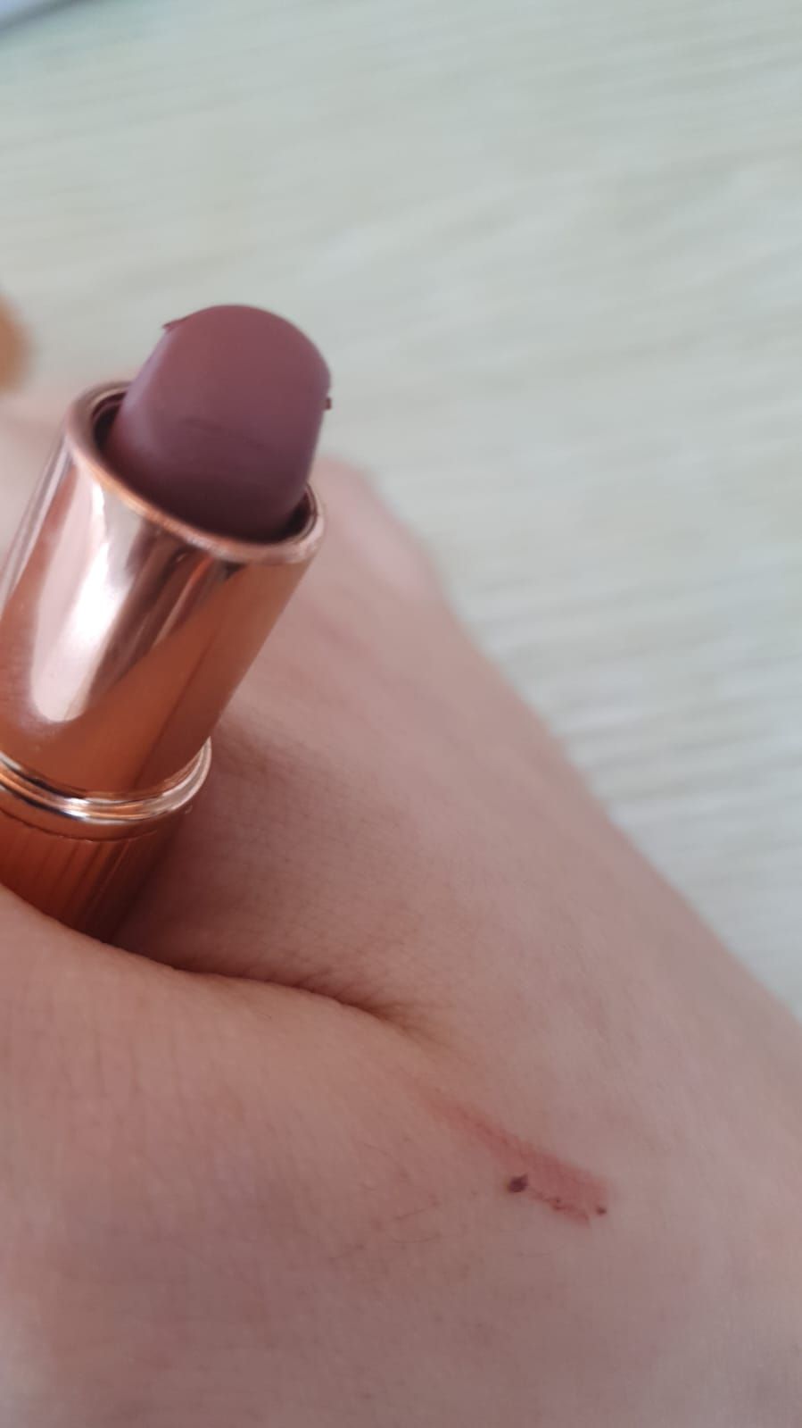 Charlotte Tilbury Matte Revolution lipstick #Pillow Talk 真實評價/實測照片 bys**u 1