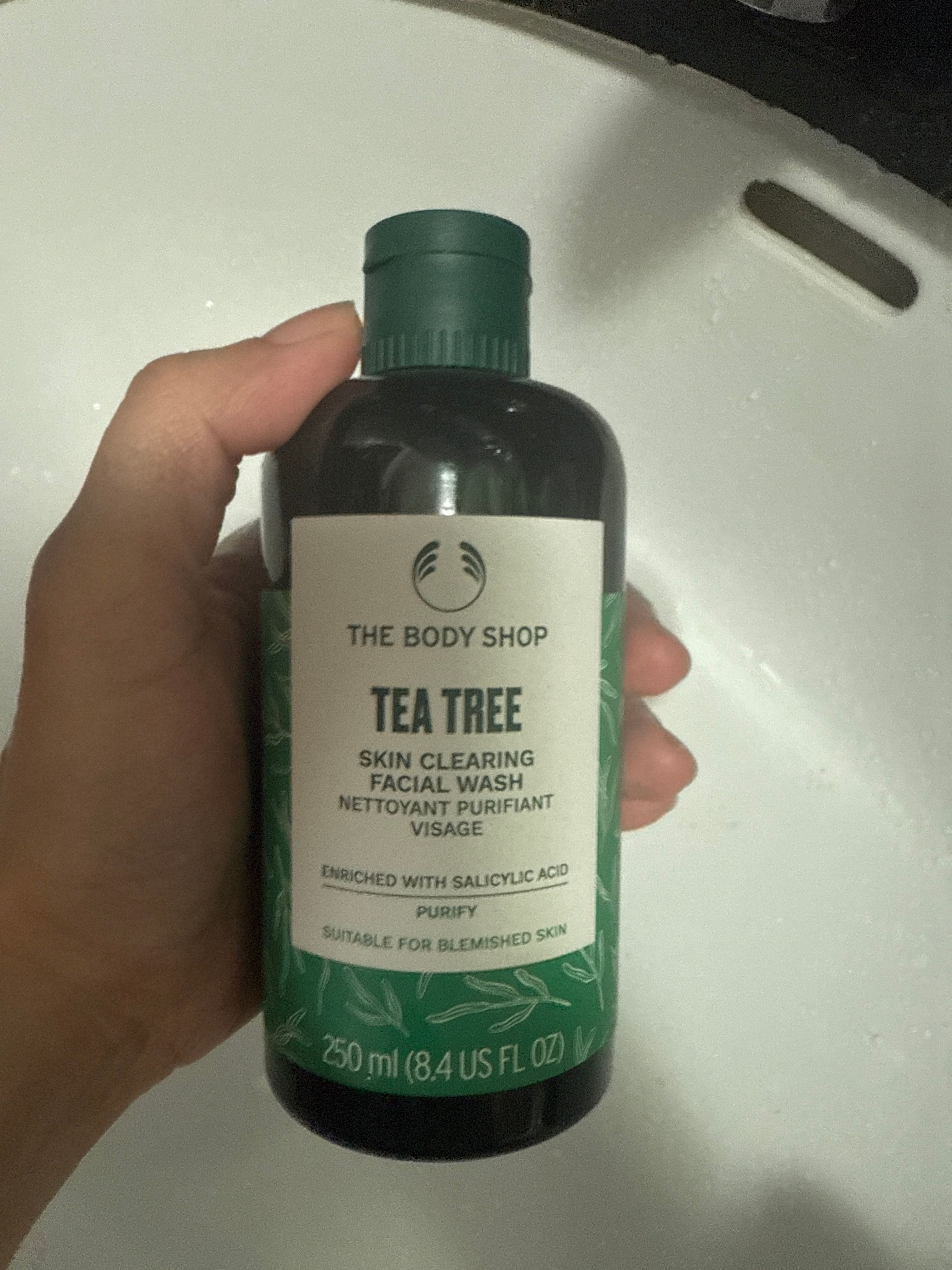 The Body Shop 茶樹潔面啫喱 Tea Tree Skin Clearing Facial Wash 真實評價/用後感 byKwo***uen 1 The Body Shop 茶樹潔面啫喱 Tea Tree Skin Clearing Facial Wash 真實評價/實測照片 byKwo***uen 1
