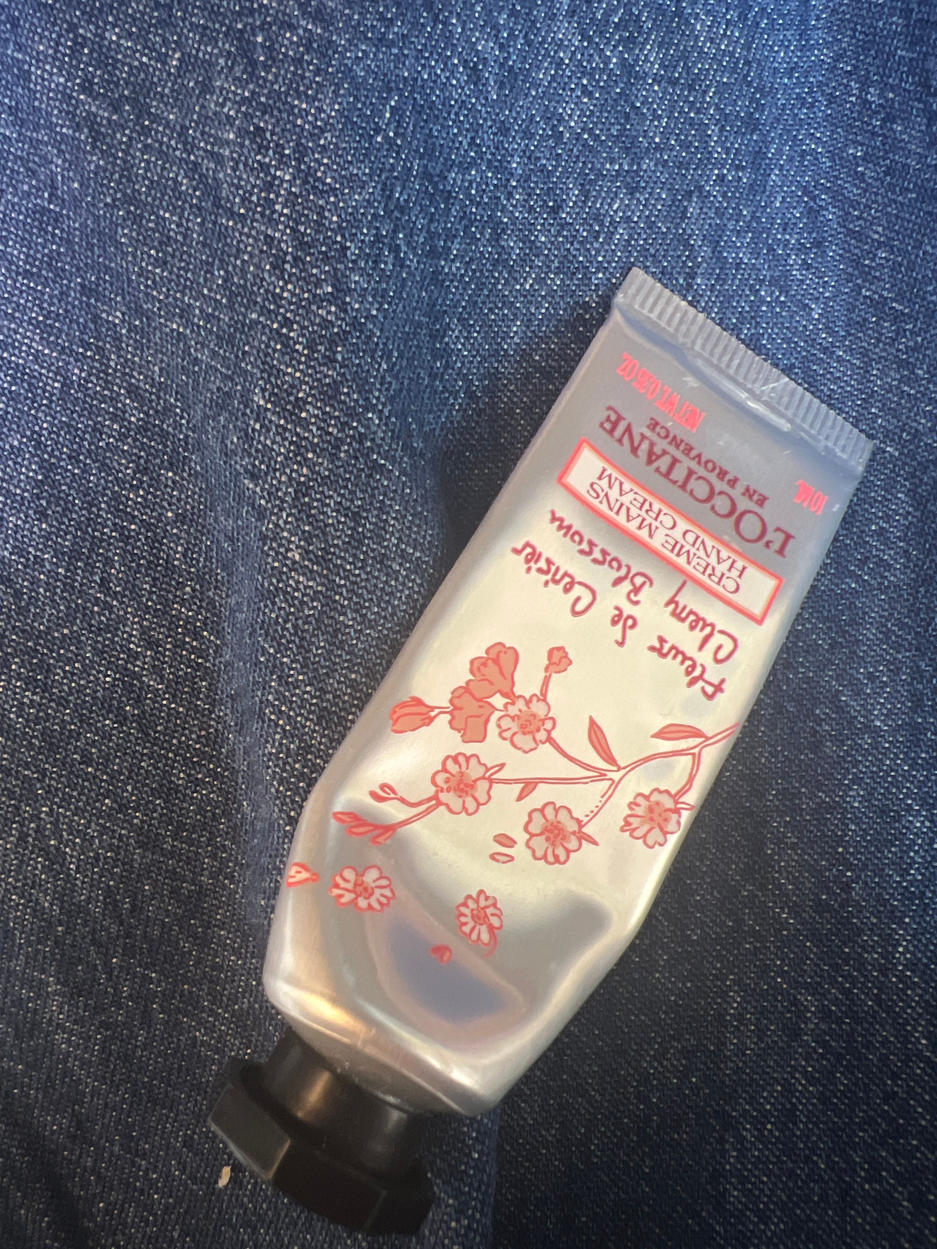 L'Occitane 櫻花潤手霜 真實評價/用後感 bye*f 1 L'Occitane 櫻花潤手霜 真實評價/實測照片 bye*f 1