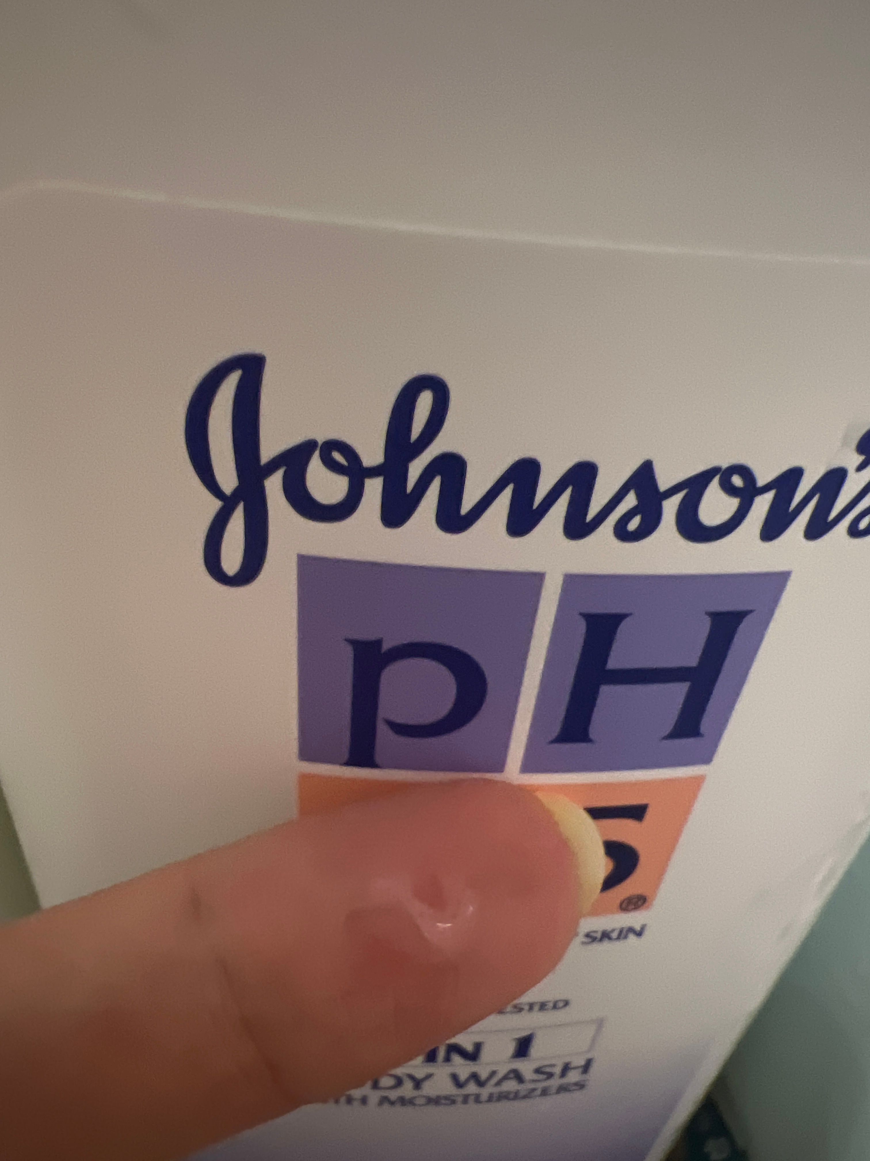 Johnson's PH5.5(二合一)沐浴露 真實評價/用後感 bys**u 1 Johnson's PH5.5(二合一)沐浴露 真實評價/實測照片 bys**u 1