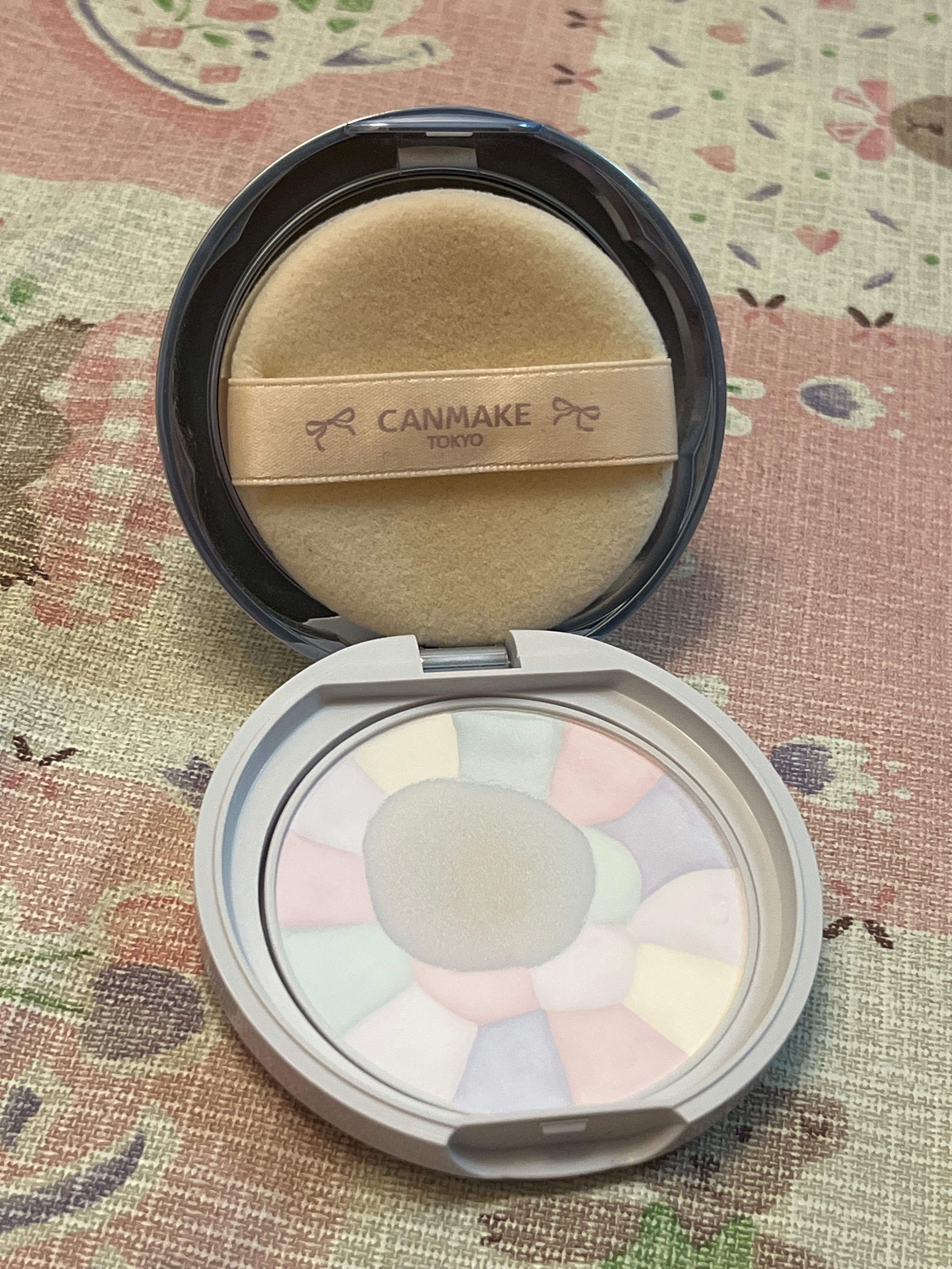 Canmake 五色蜜粉餅限定款光澤亮肌版 (閃亮透白修飾粉餅 潤色版) 真實評價/實測照片 byE**i 1