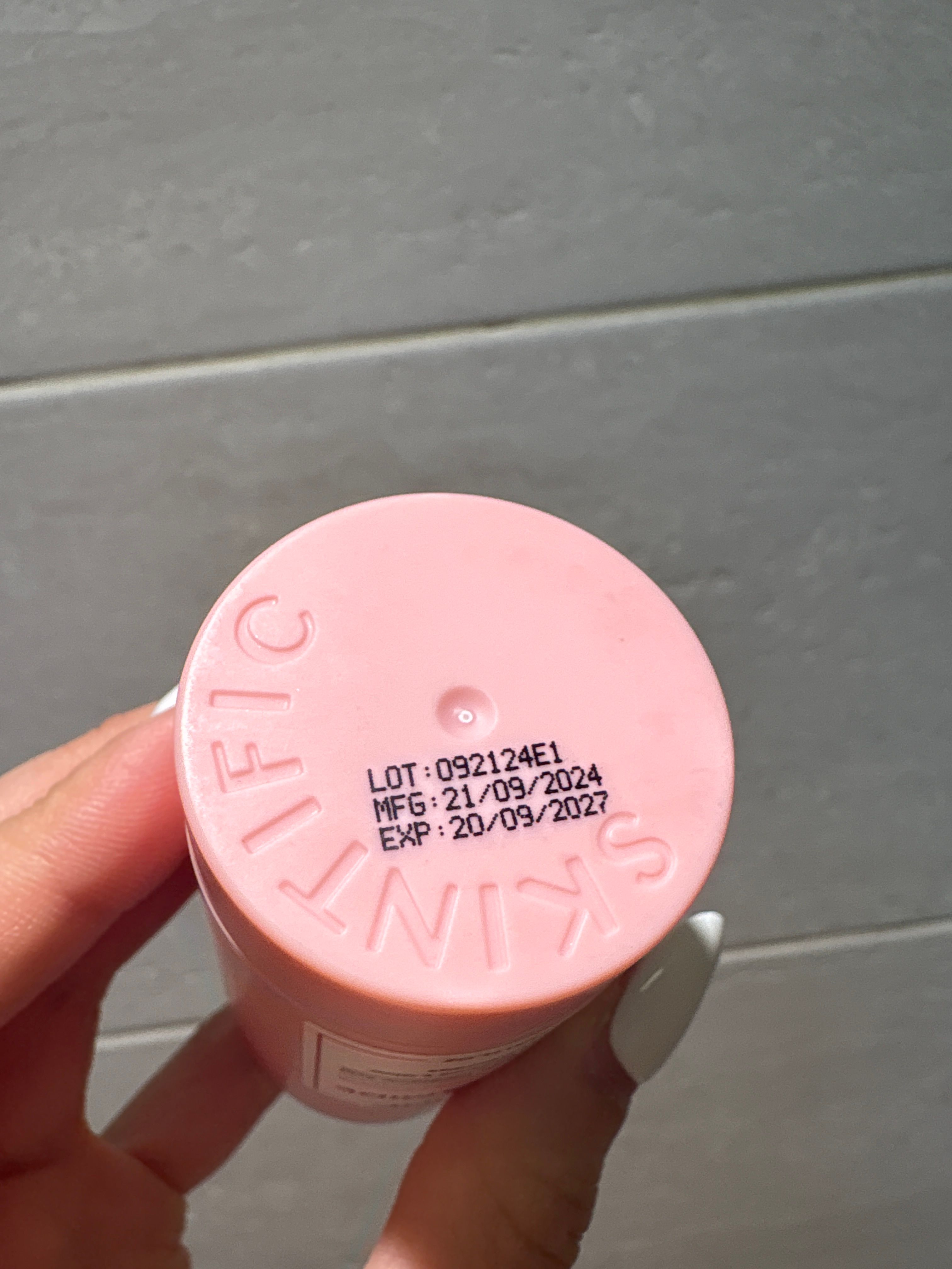 Skintific 煙酰胺亮白固體泥膜棒 真實評價/用後感 byHah***0.0 2 Skintific 煙酰胺亮白固體泥膜棒 真實評價/實測照片 byHah***0.0 2