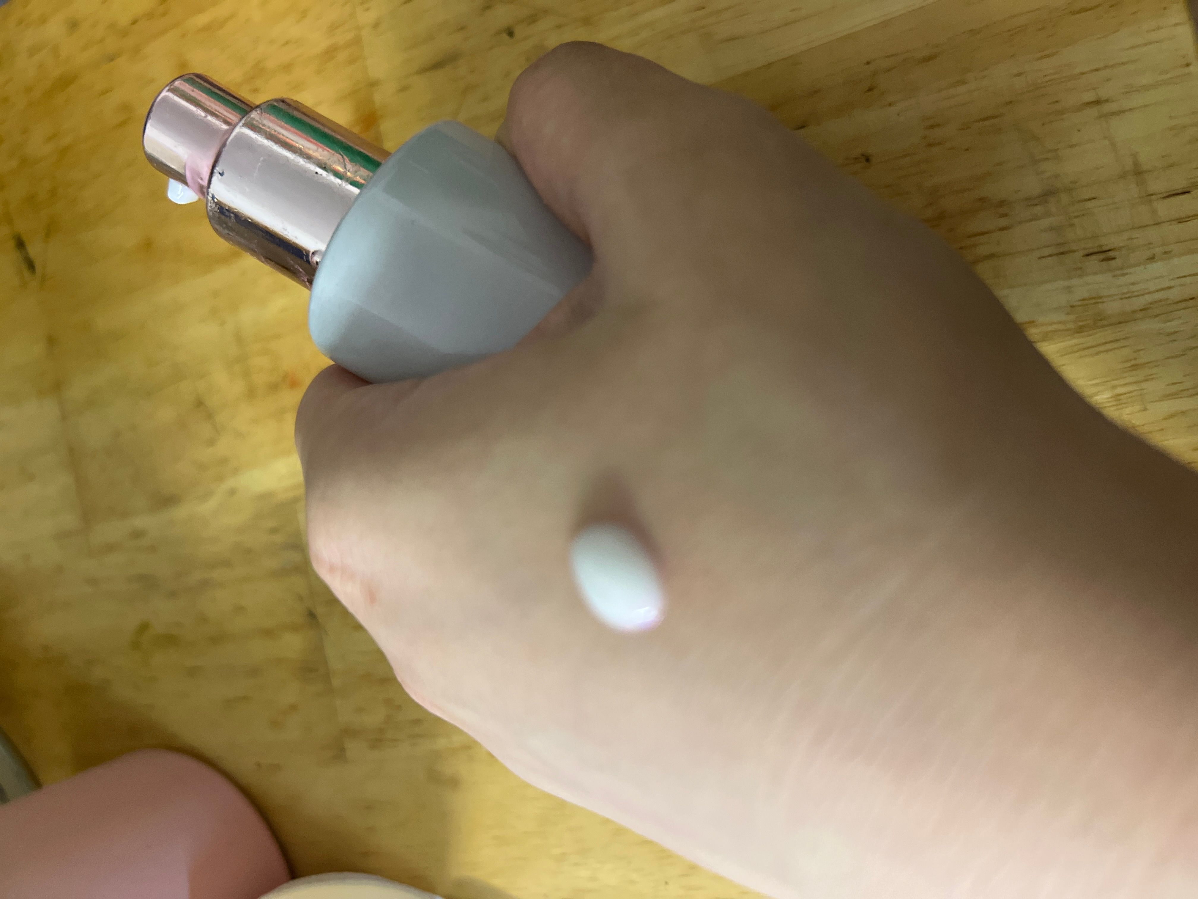 AHC 無瑕煥白淡斑精華乳 真實評價/實測照片 bytsz*************con 1