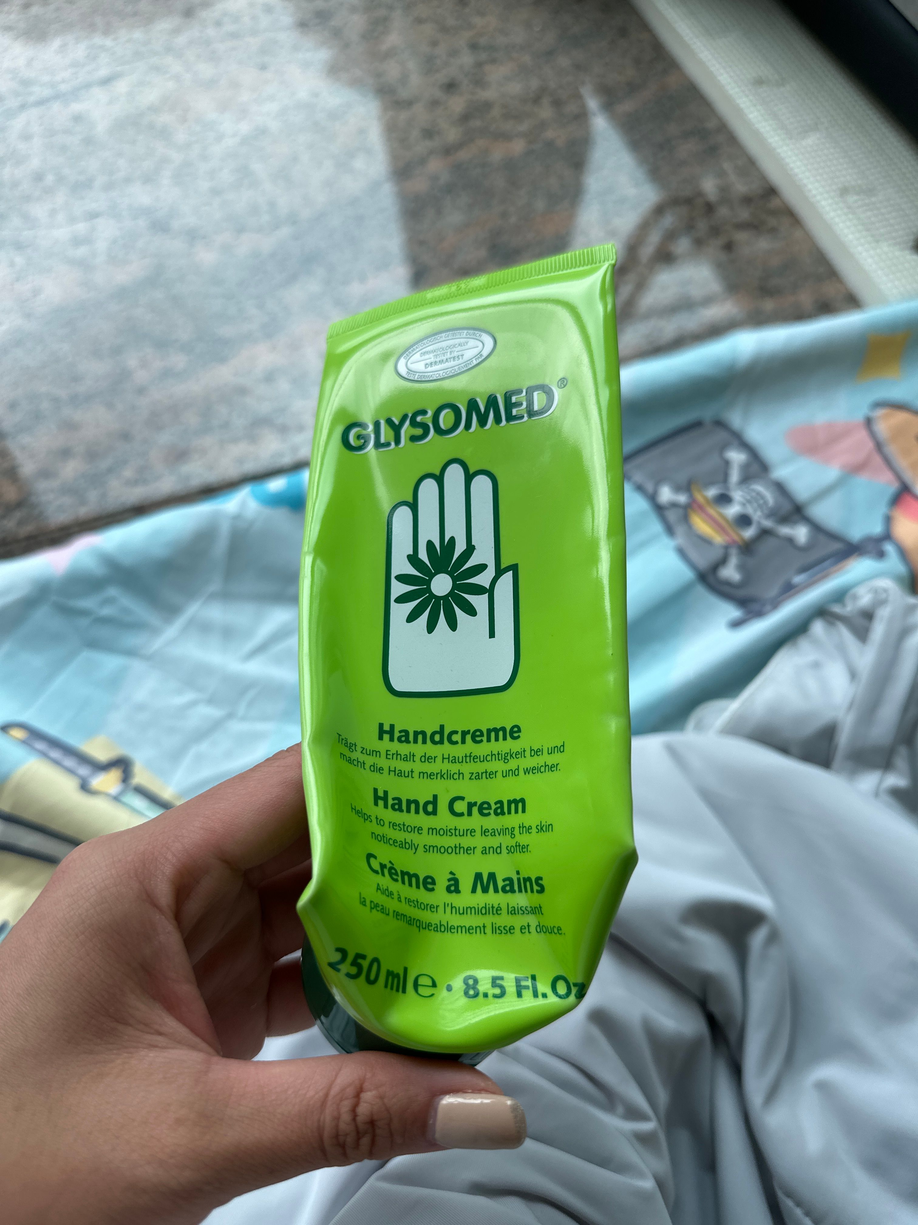 Glysomed 洋甘菊特效修護潤手霜 真實評價/用後感 byMar***** Li 2 Glysomed 洋甘菊特效修護潤手霜 真實評價/實測照片 byMar***** Li 2
