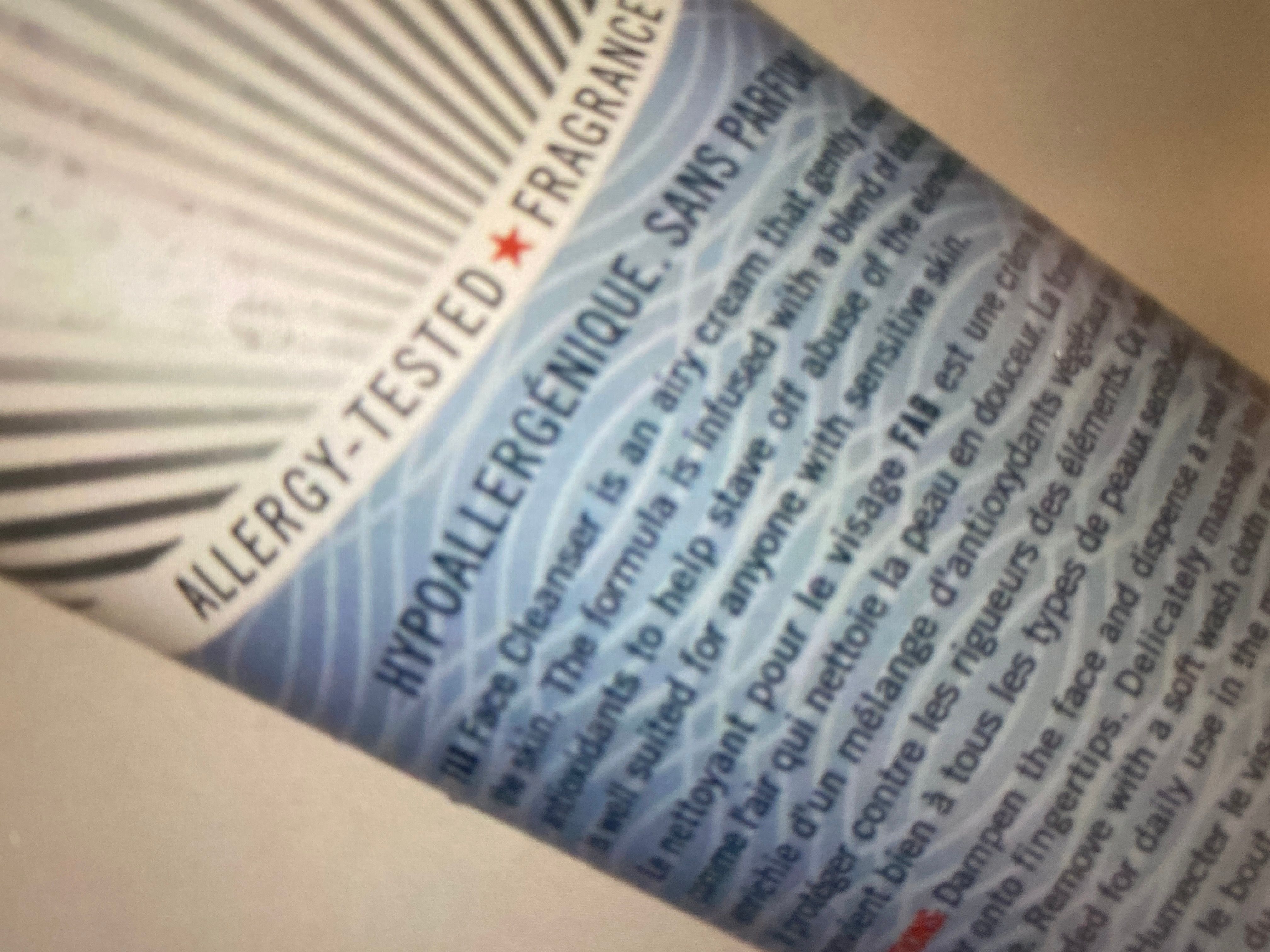 First Aid Beauty 敏感肌洗面乳 真實評價/用後感 bykit*****************com 1 First Aid Beauty 敏感肌洗面乳 真實評價/實測照片 bykit*****************com 1