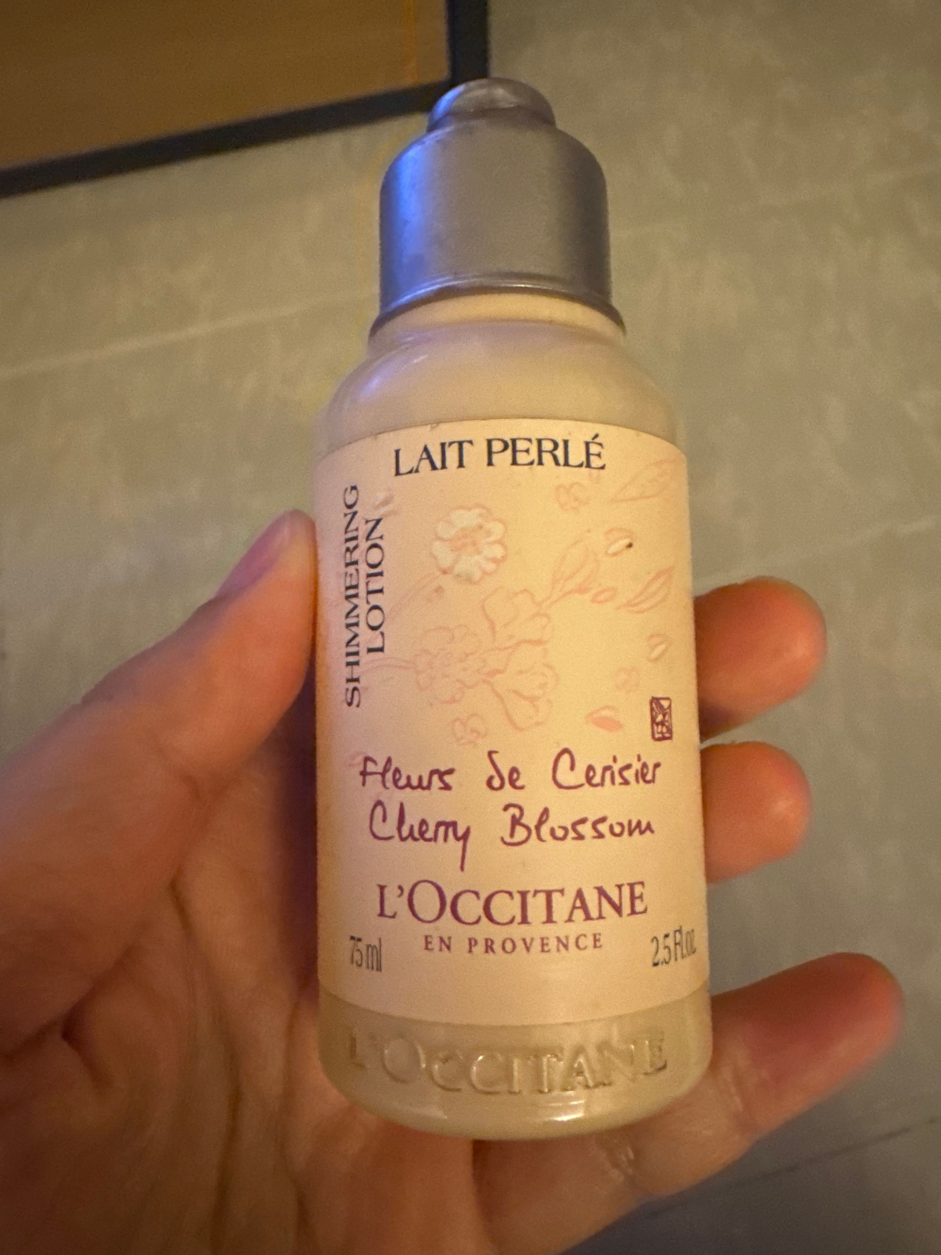 L'Occitane 櫻花閃亮潤膚露 真實評價/實測照片 byUPE********** Lo 1