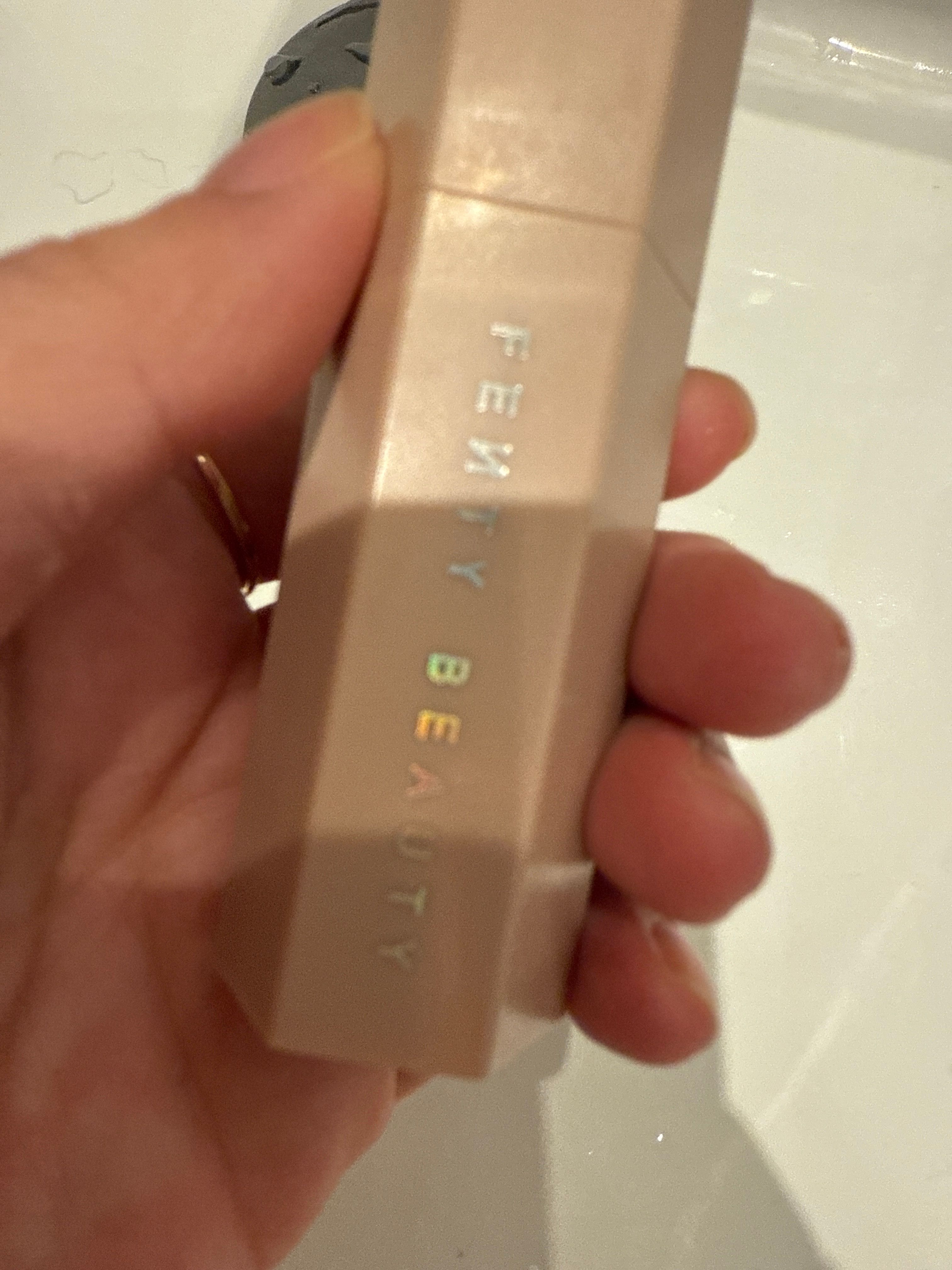 Fenty Beauty 百變柔霧修容塑顔棒 真實評價/實測照片 byKwo***uen 1