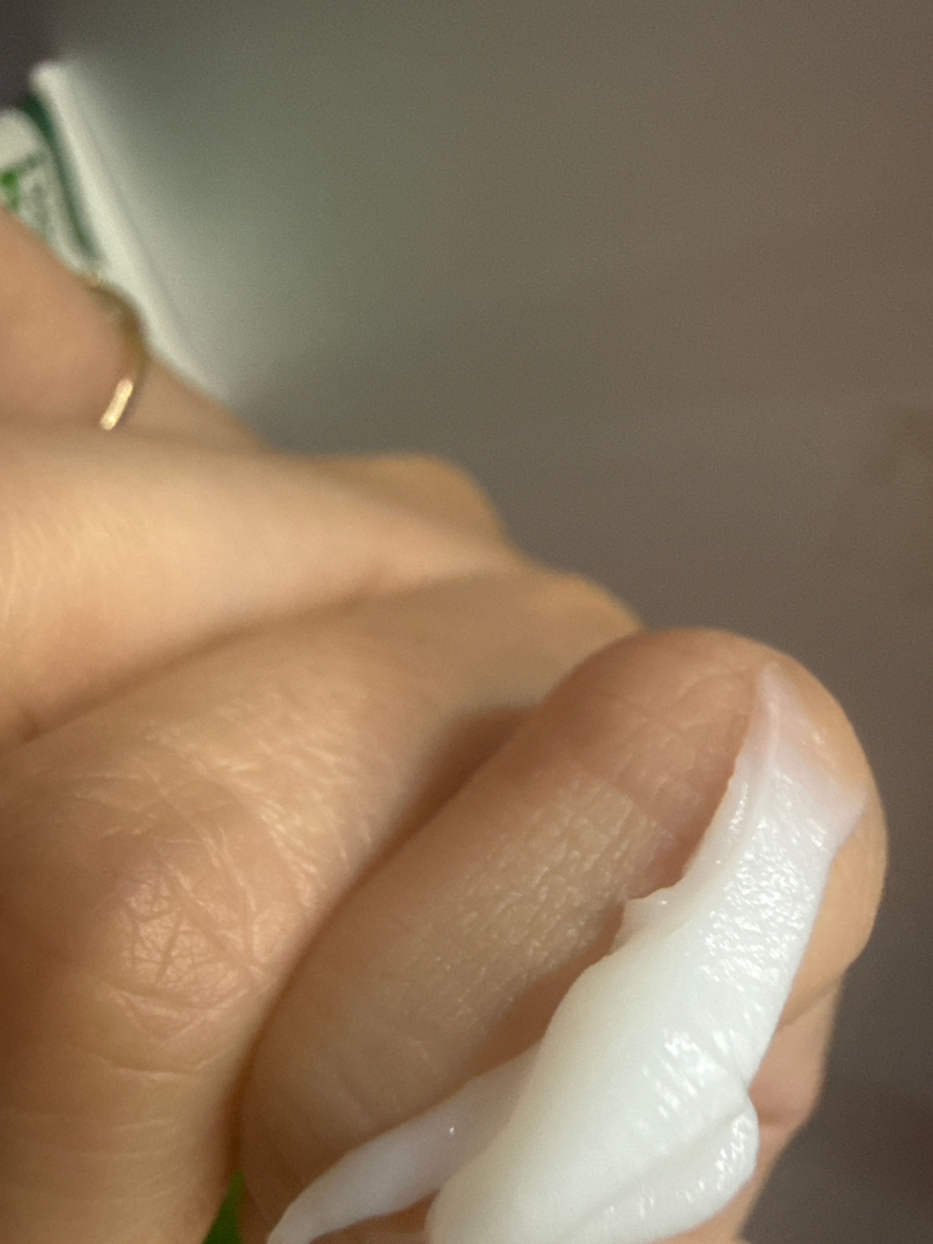 德國小甘菊 Herbacin 德國小甘菊經典配方護手霜 真實評價/用後感 bymi****11 1 德國小甘菊 Herbacin 德國小甘菊經典配方護手霜 真實評價/實測照片 bymi****11 1