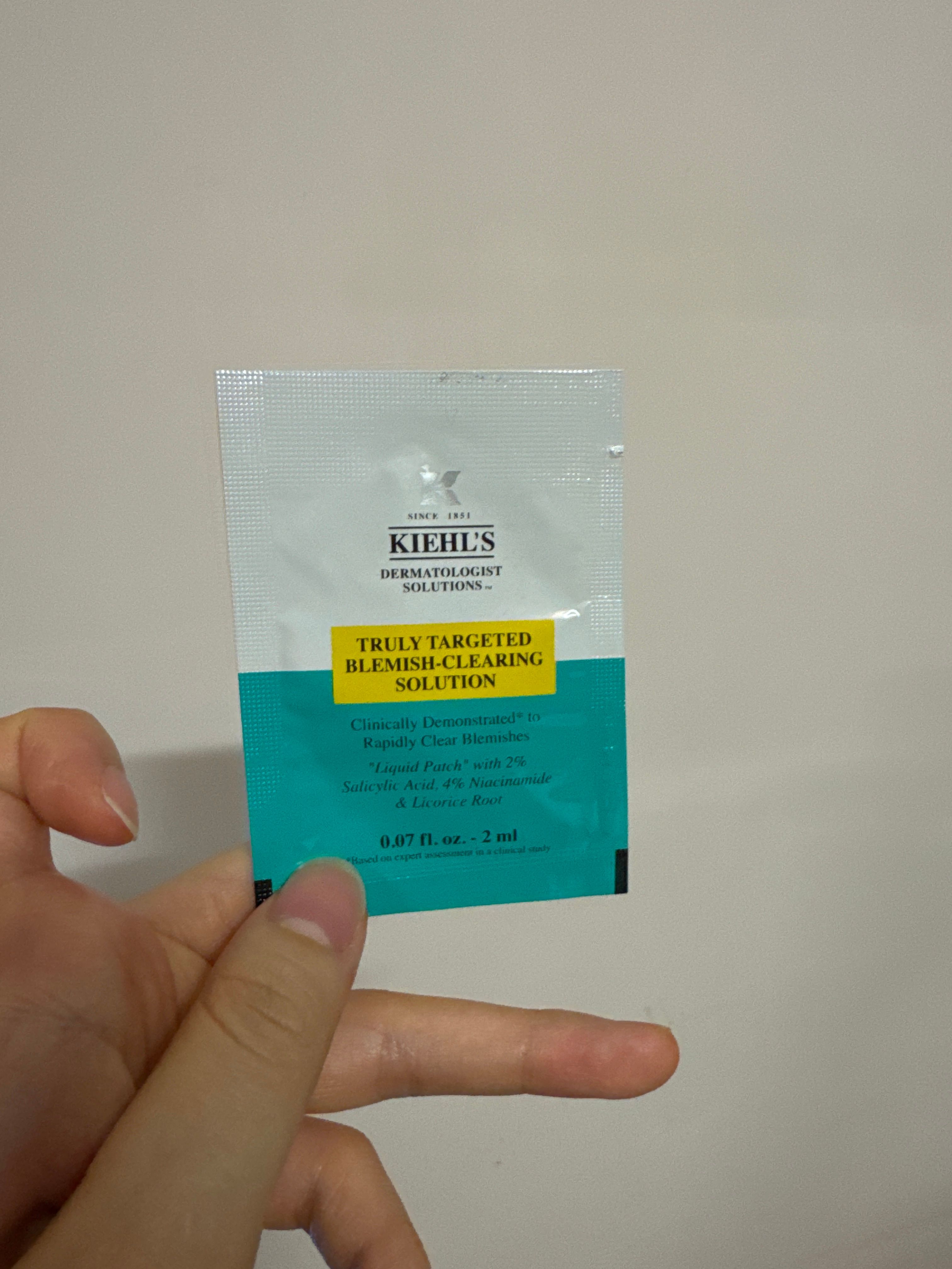 Kiehl's 醫學水楊酸抗粉刺精華液體貼 真實評價/用後感 byCat******rld 1 Kiehl's 醫學水楊酸抗粉刺精華液體貼 真實評價/實測照片 byCat******rld 1