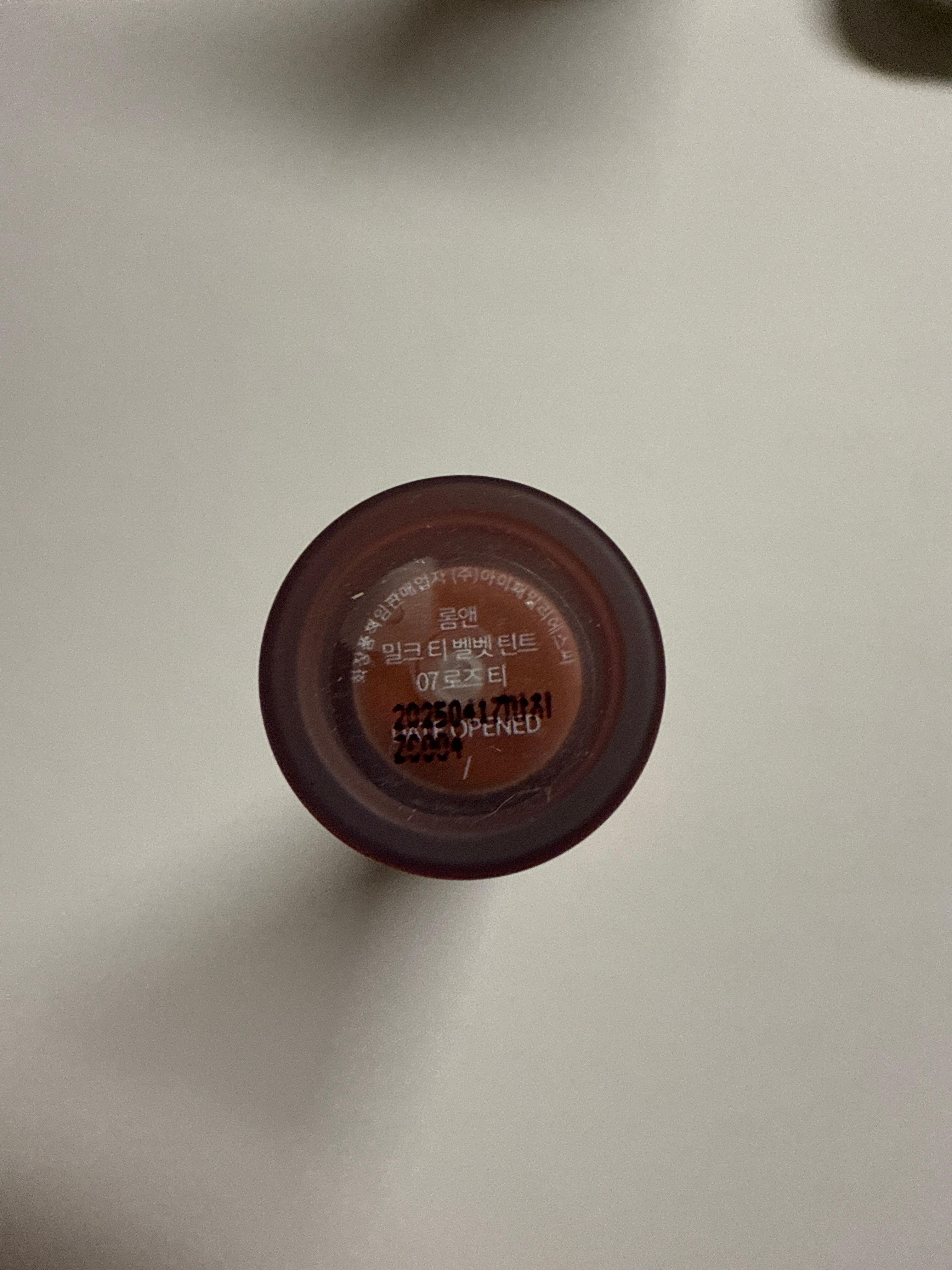 Romand 奶茶絲絨唇釉 真實評價/用後感 byDhw***non 1 Romand 奶茶絲絨唇釉 真實評價/實測照片 byDhw***non 1