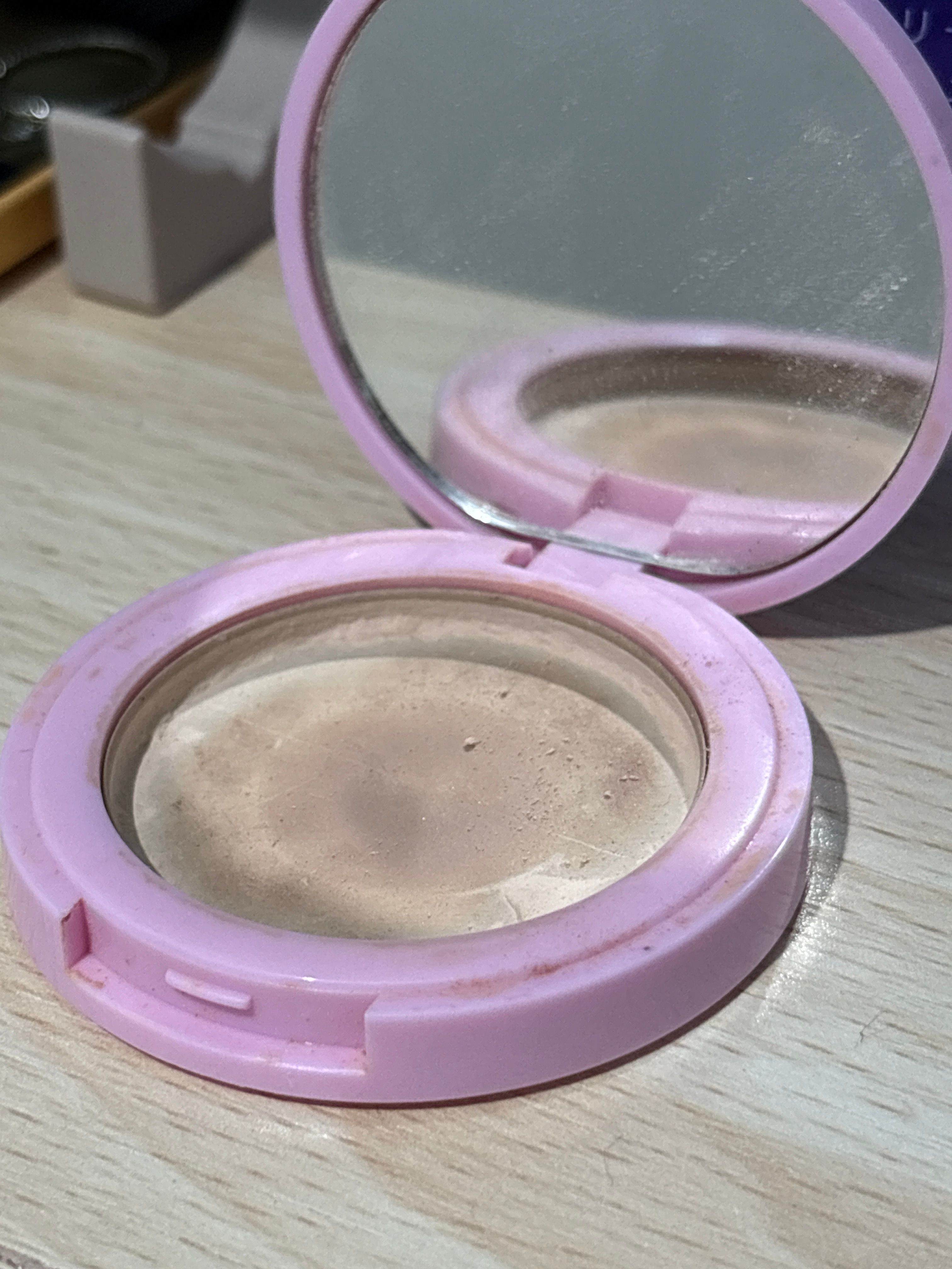 1028 Hold it!超吸油蜜粉餅 真實評價/用後感 bychu**************com 1 1028 Hold it!超吸油蜜粉餅 真實評價/實測照片 bychu**************com 1