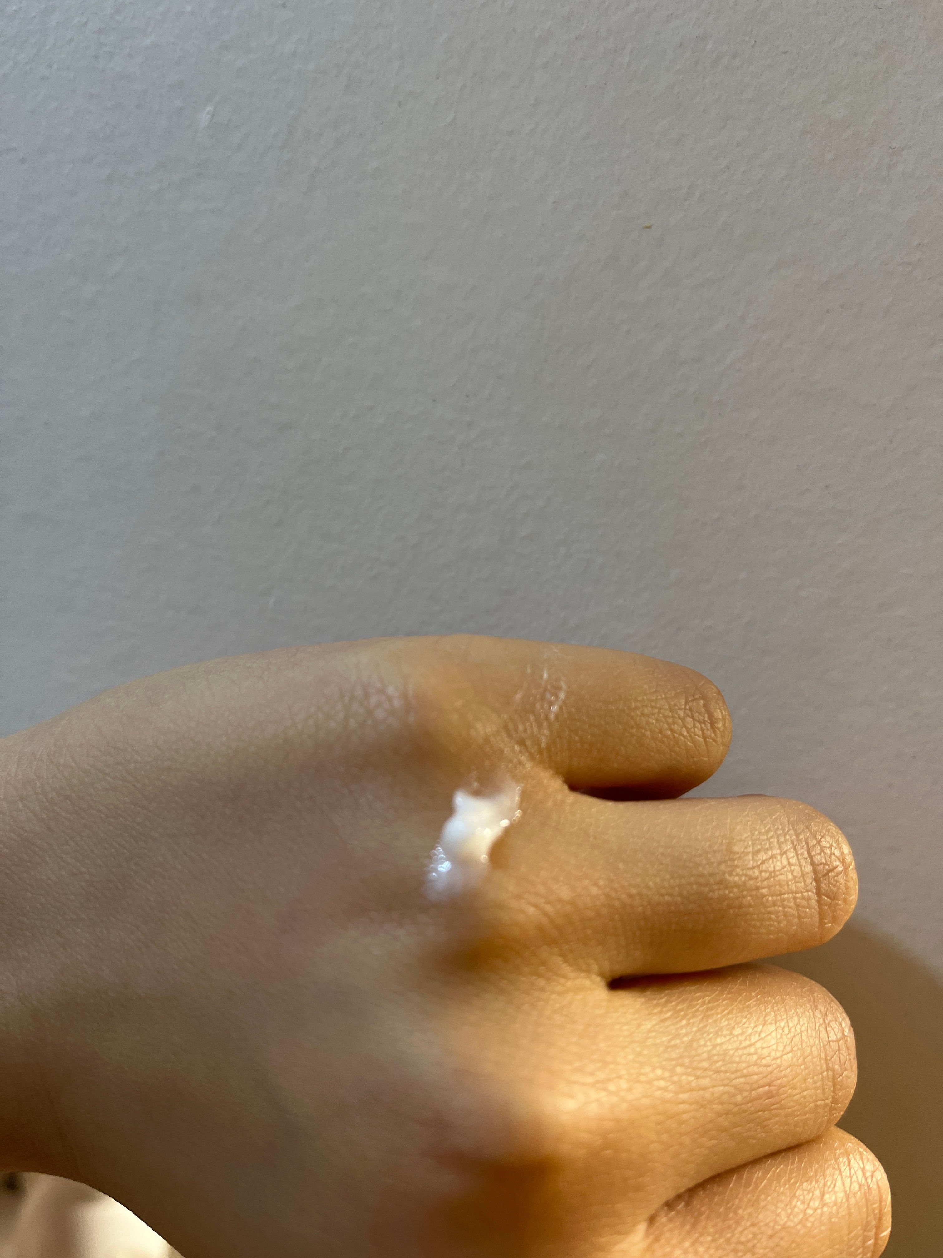 Malin Goetz 維他命 b5 身體補濕乳霜 真實評價/用後感 byHK ******ter 1 Malin Goetz 維他命 b5 身體補濕乳霜 真實評價/實測照片 byHK ******ter 1