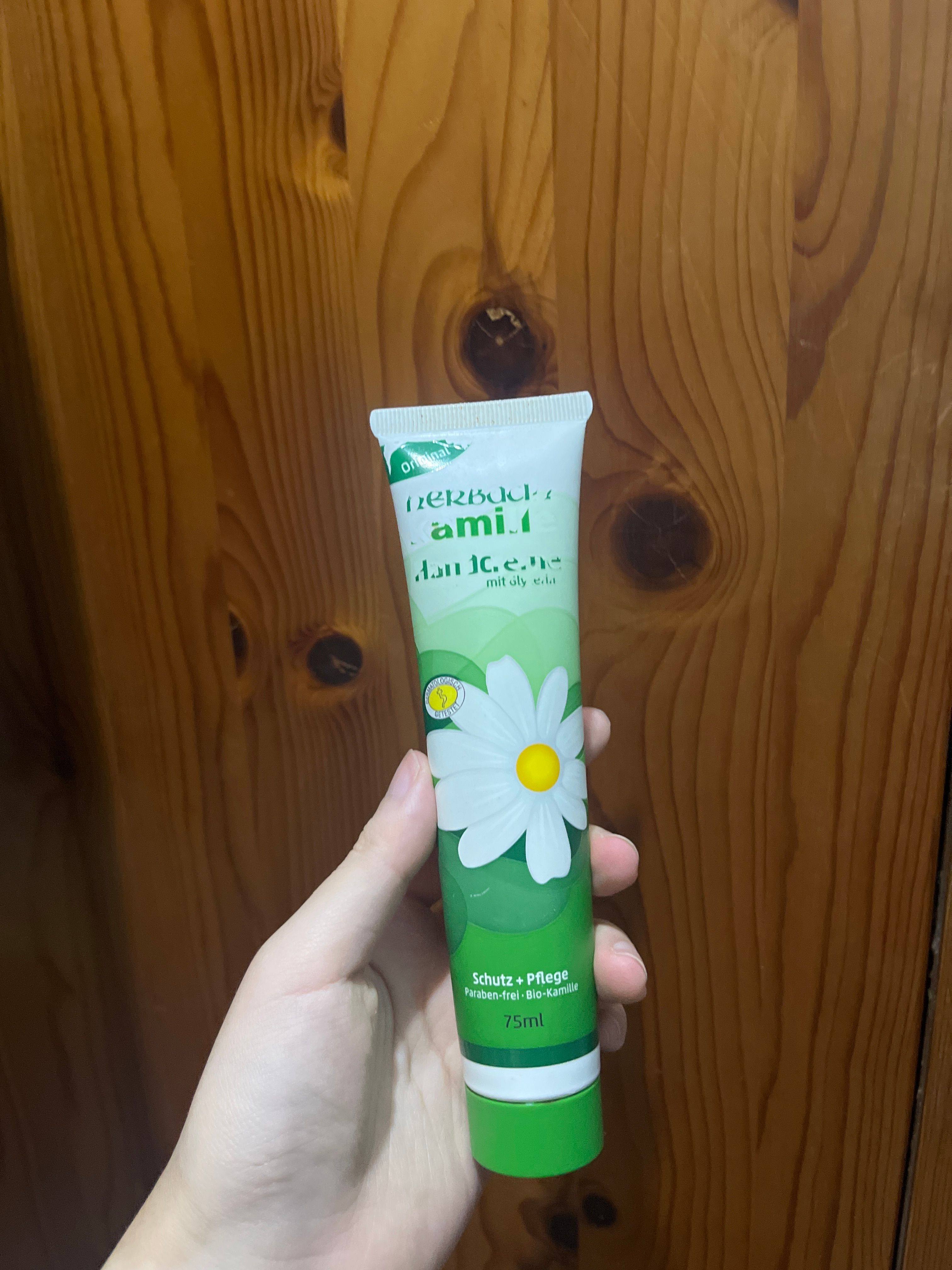 德國小甘菊 Herbacin 德國小甘菊經典配方護手霜 真實評價/用後感 byk***y 1 德國小甘菊 Herbacin 德國小甘菊經典配方護手霜 真實評價/實測照片 byk***y 1