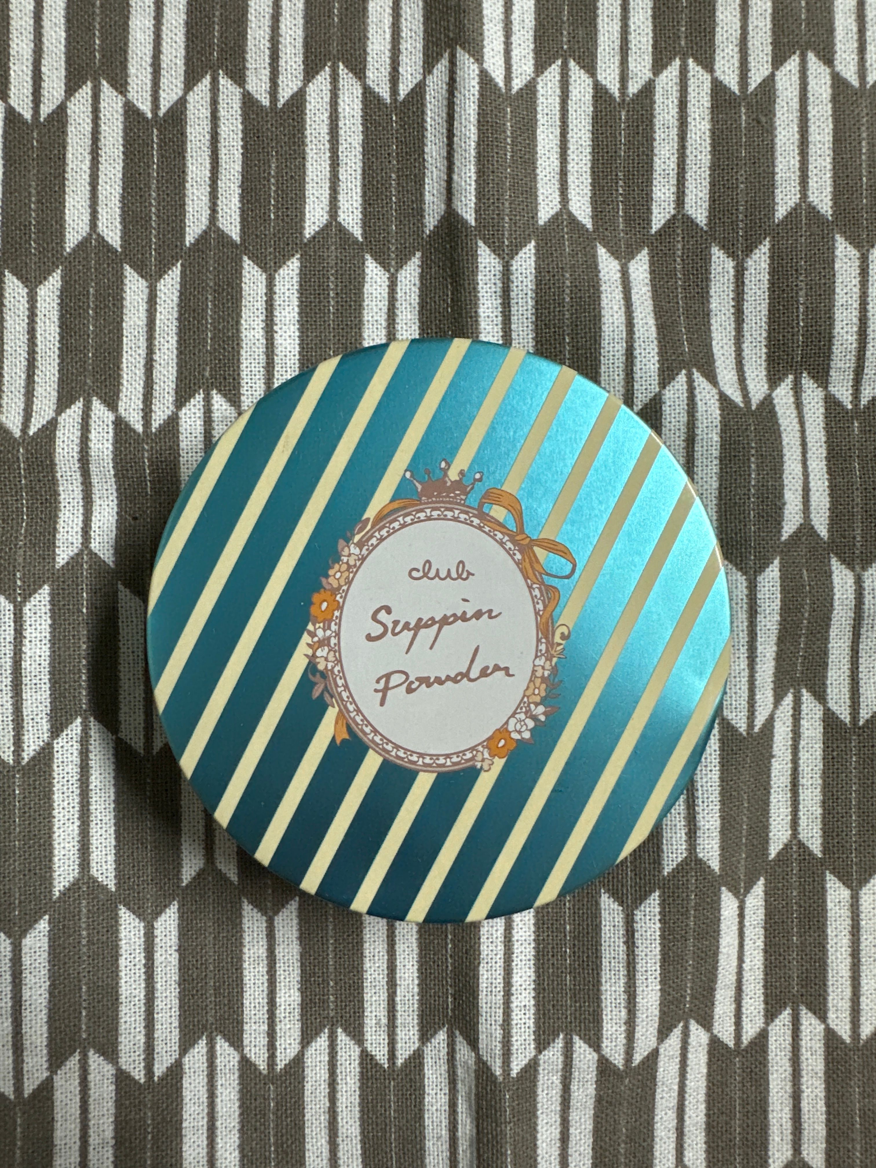 club クラブ 素顏護膚蜜粉餅 (白花) 真實評價/實測照片 bykal***************com 2