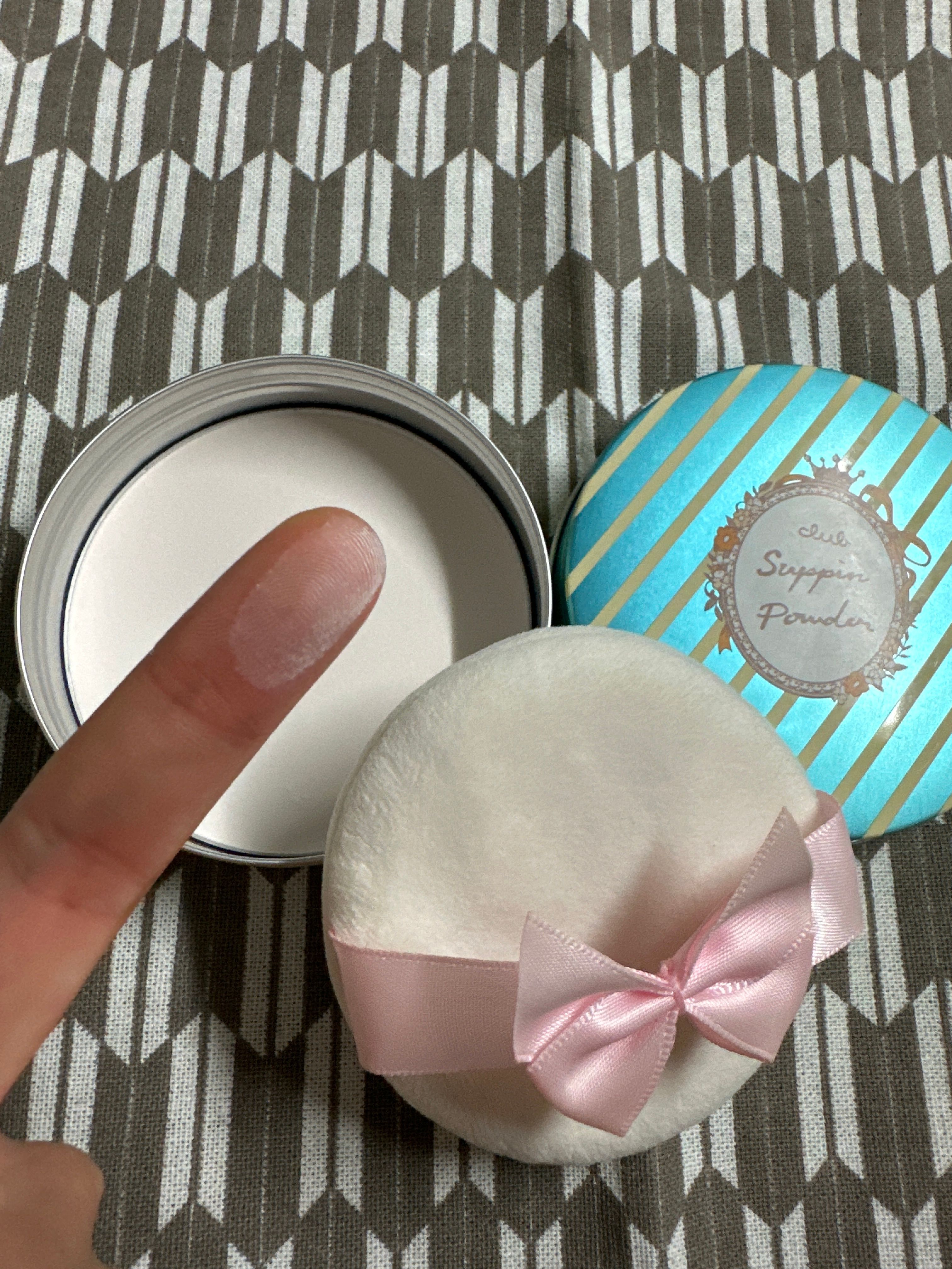 club クラブ 素顏護膚蜜粉餅 (白花) 真實評價/實測照片 bykal***************com 1