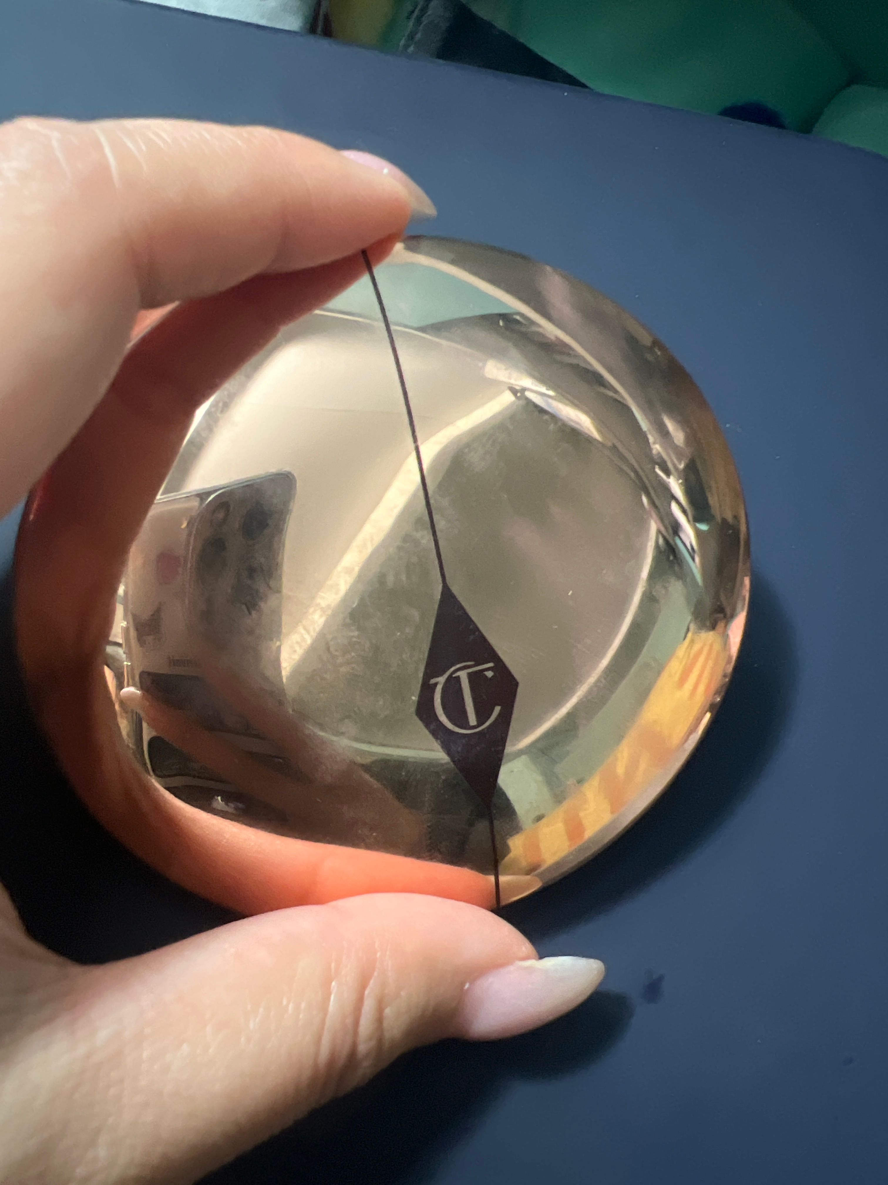 Charlotte Tilbury 輕盈無瑕蜜粉 真實評價/用後感 bycar******************com 1 Charlotte Tilbury 輕盈無瑕蜜粉 真實評價/實測照片 bycar******************com 1