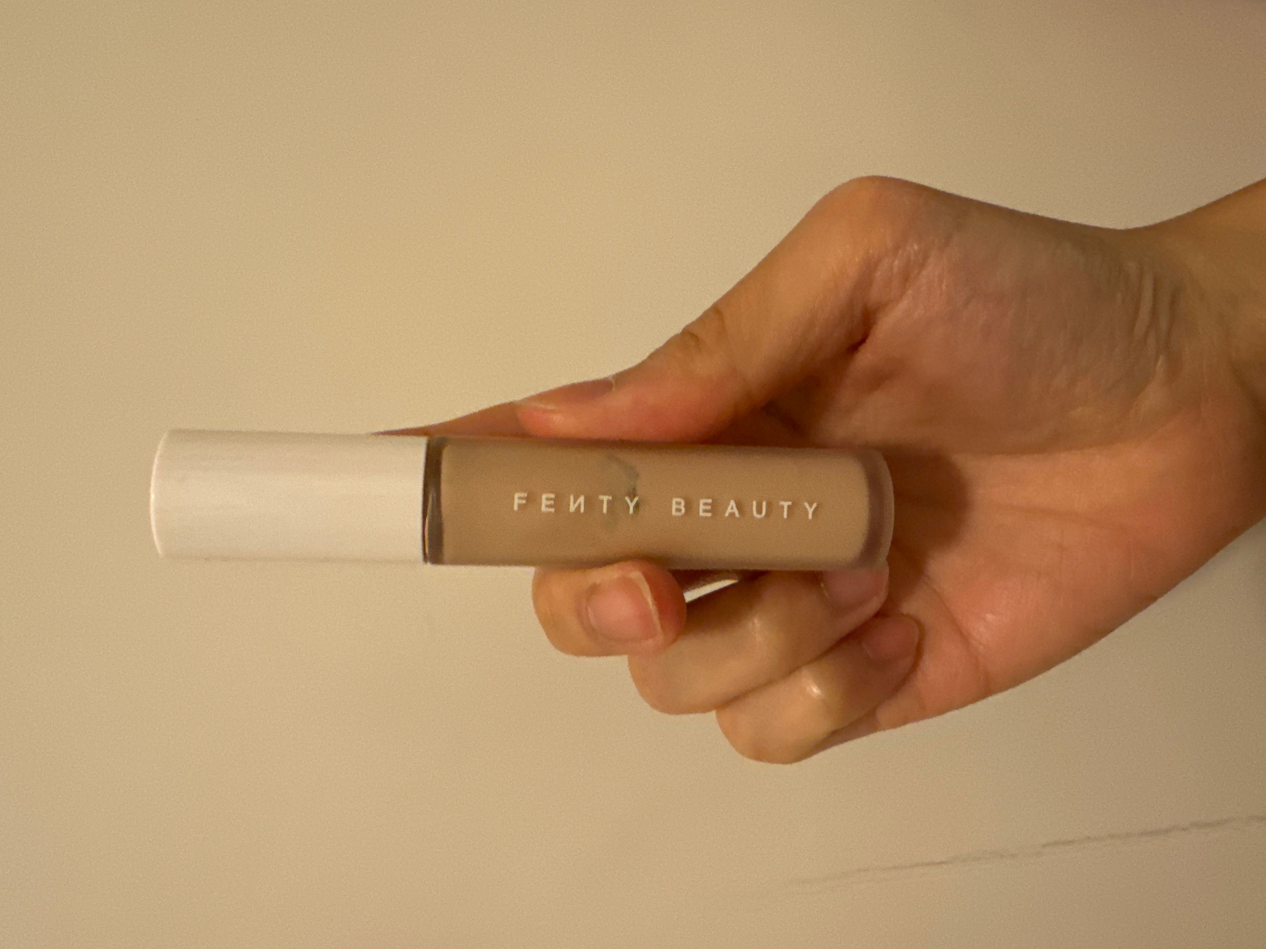 Fenty Beauty 濾鏡大師瞬間無暇遮瑕膏 真實評價/用後感 byamy*************com 1 Fenty Beauty 濾鏡大師瞬間無暇遮瑕膏 真實評價/實測照片 byamy*************com 1