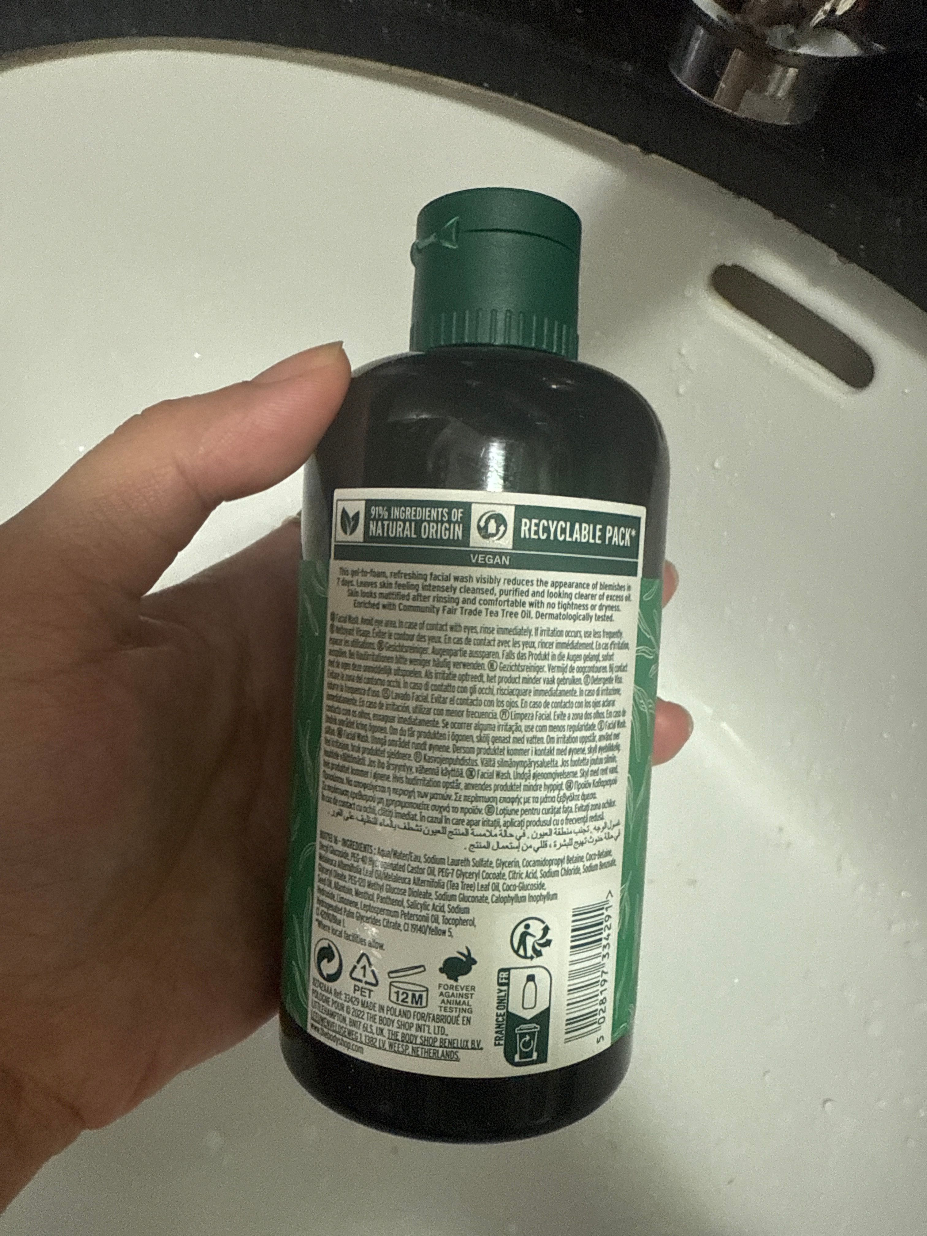 The Body Shop 茶樹潔面啫喱 Tea Tree Skin Clearing Facial Wash 真實評價/用後感 byKwo***uen 2 The Body Shop 茶樹潔面啫喱 Tea Tree Skin Clearing Facial Wash 真實評價/實測照片 byKwo***uen 2