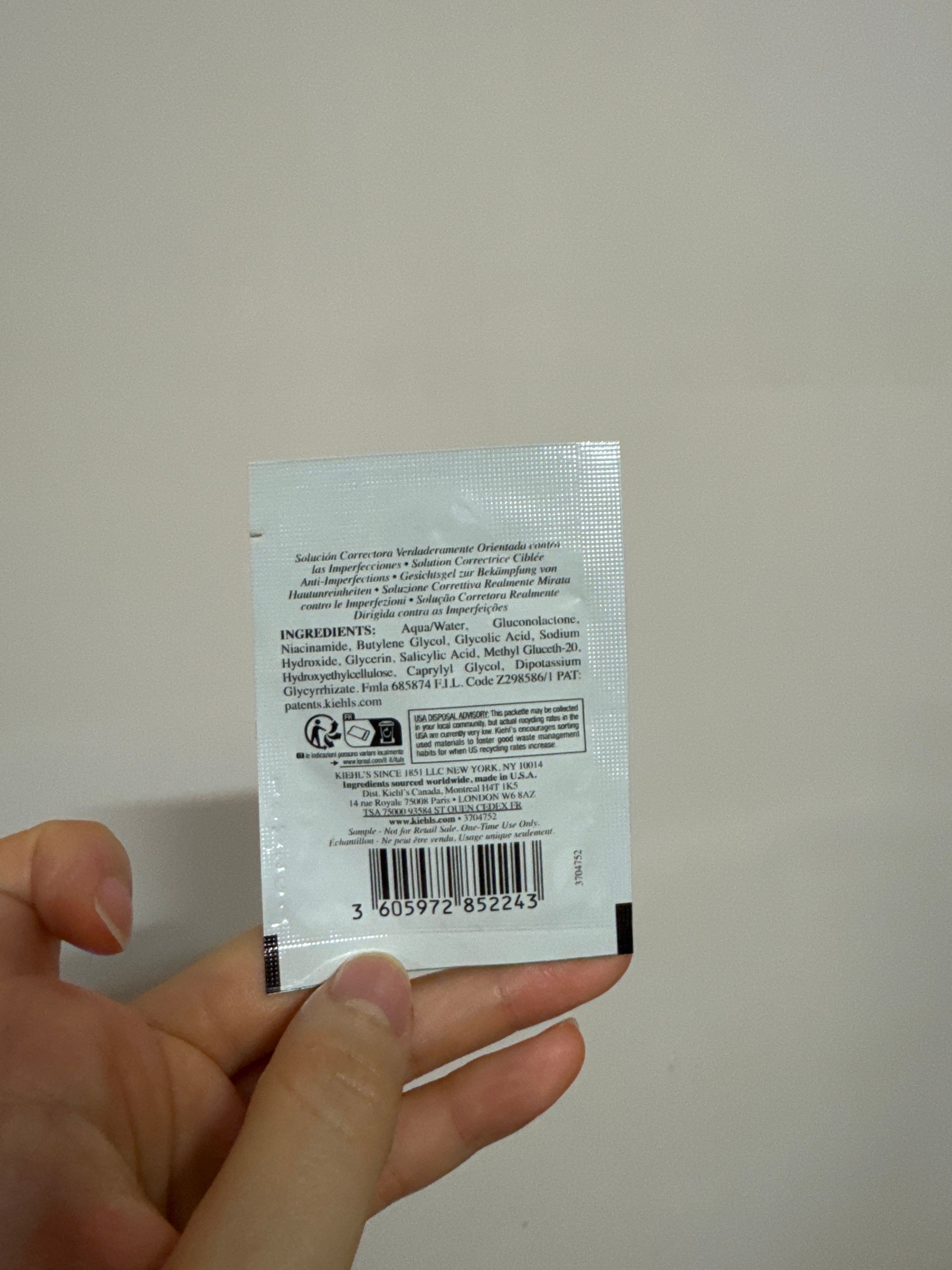 Kiehl's 醫學水楊酸抗粉刺精華液體貼 真實評價/用後感 byCat******rld 2 Kiehl's 醫學水楊酸抗粉刺精華液體貼 真實評價/實測照片 byCat******rld 2