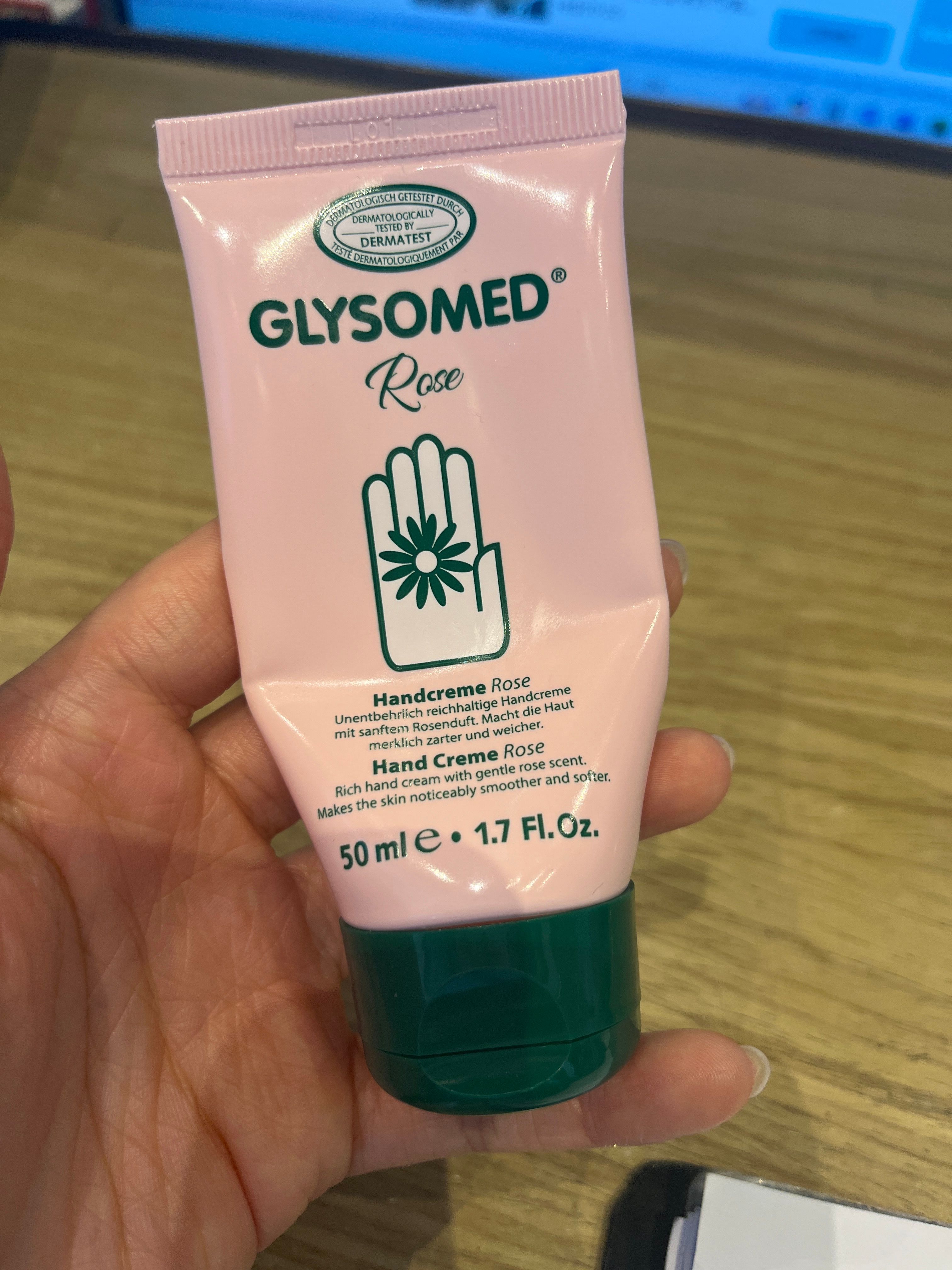 Glysomed 洋甘菊特效修護潤手霜 真實評價/實測照片 by梁g***en 1